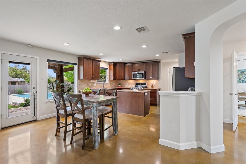 1414 Vaughter LN