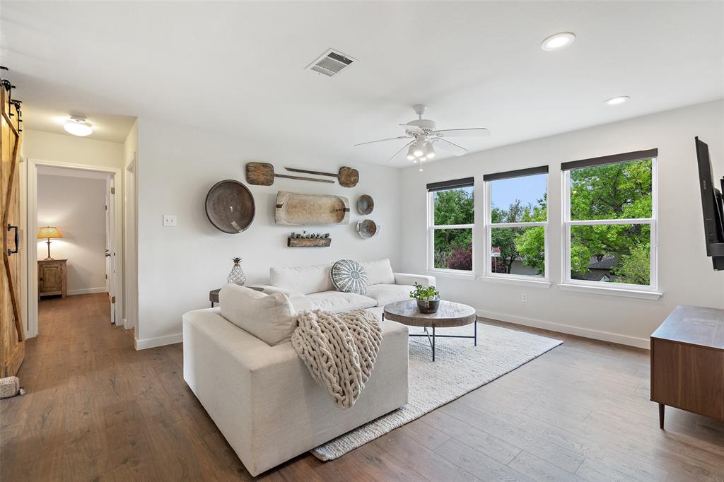 1414 Vaughter LN