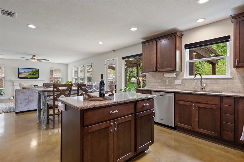 1414 Vaughter LN