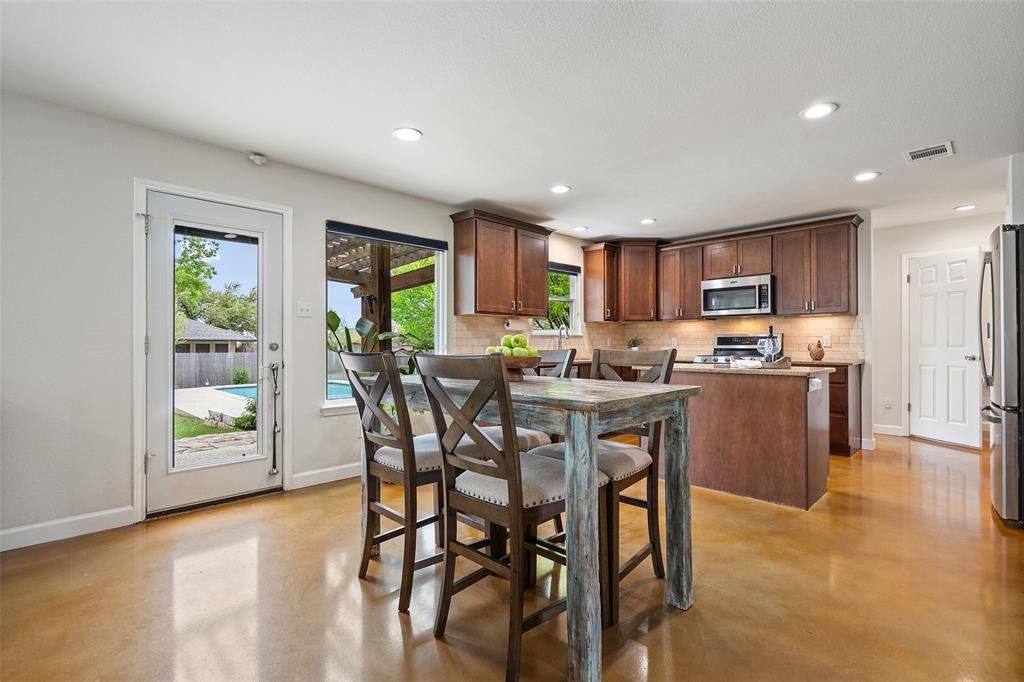 1414 Vaughter LN