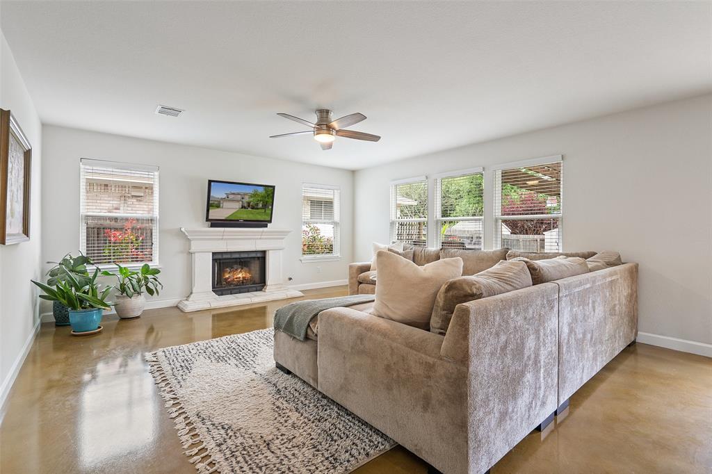 1414 Vaughter LN