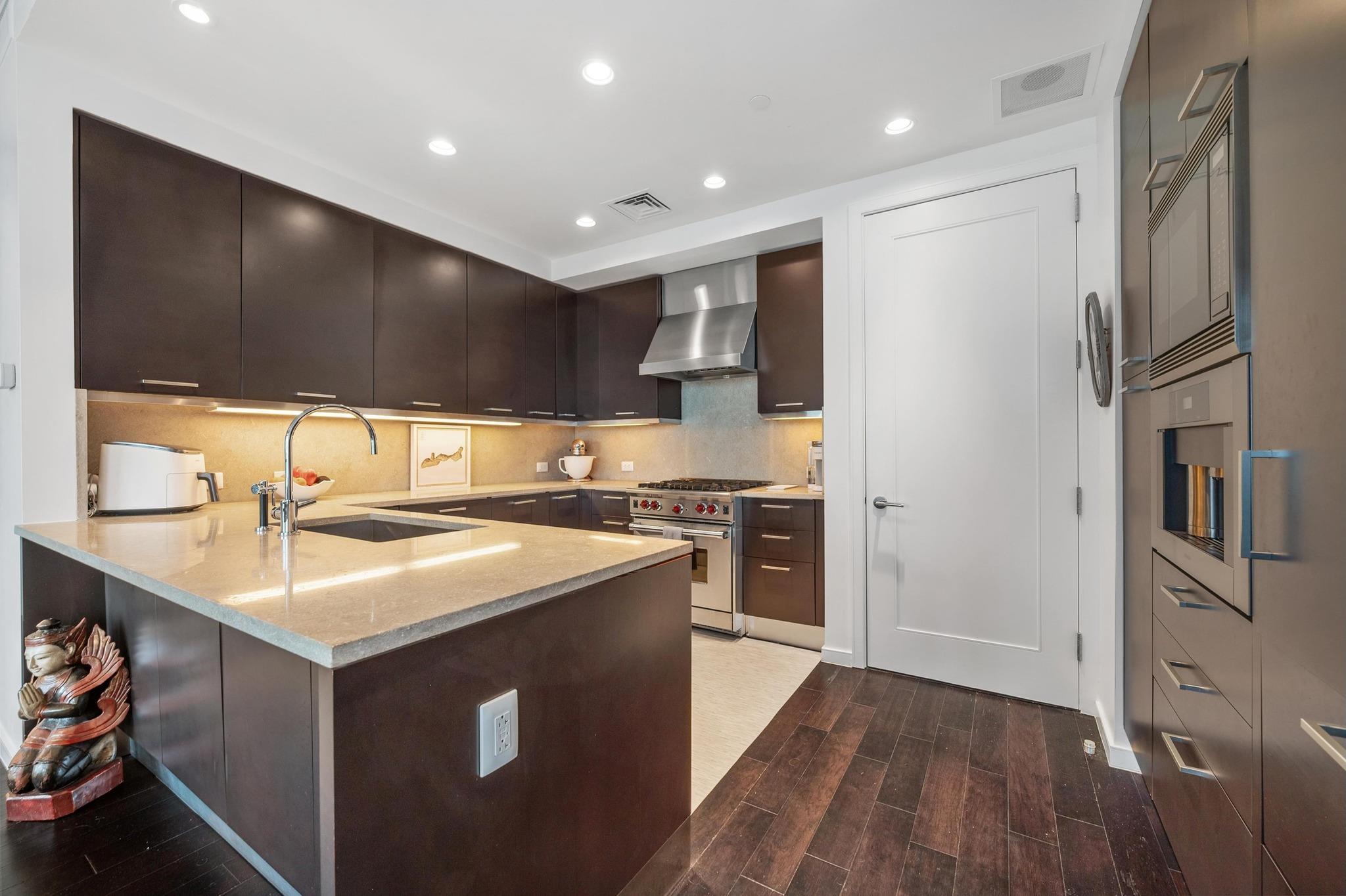 200 Congress Ave # 13A