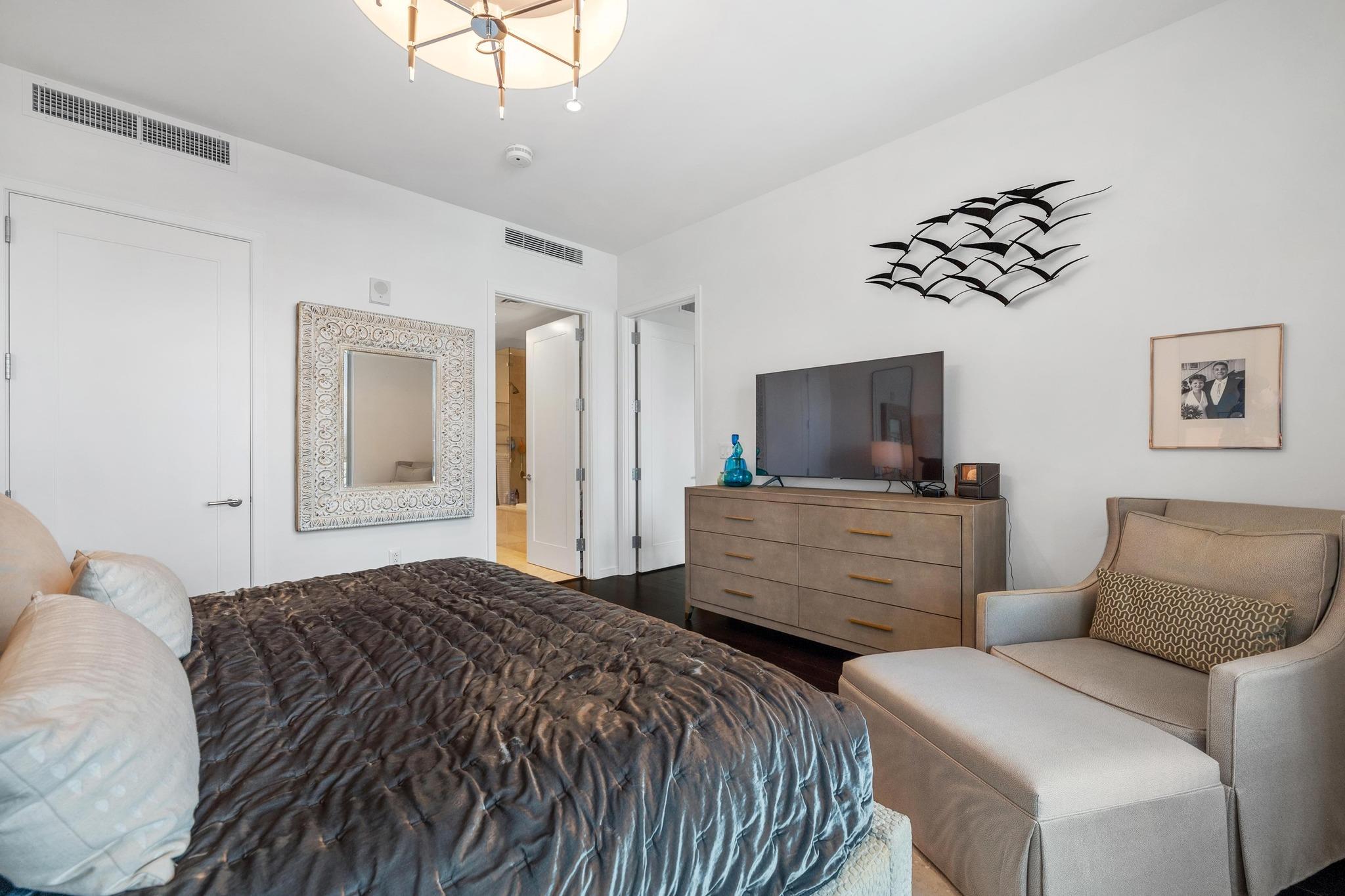 200 Congress Ave # 13A