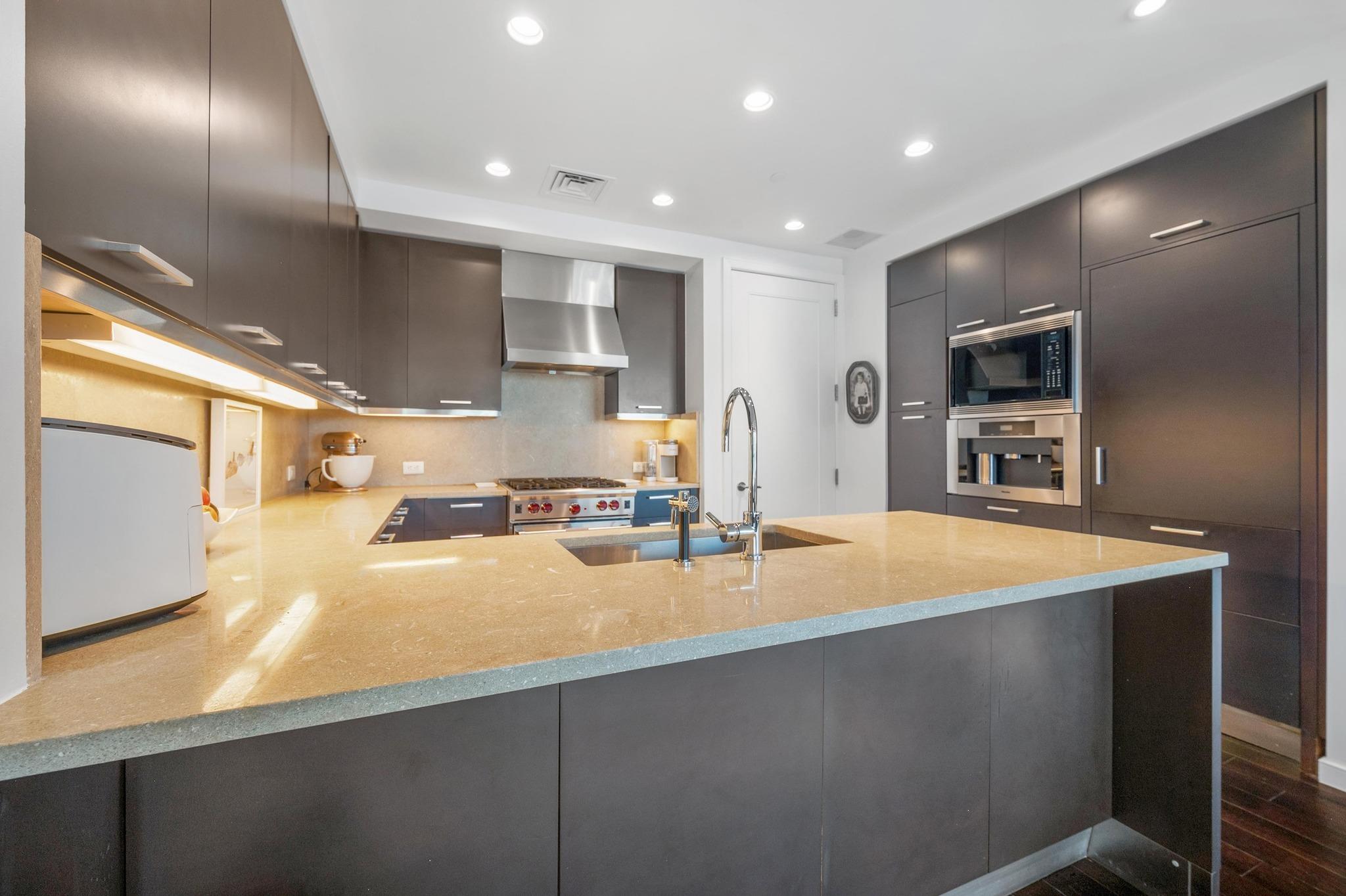 200 Congress Ave # 13A