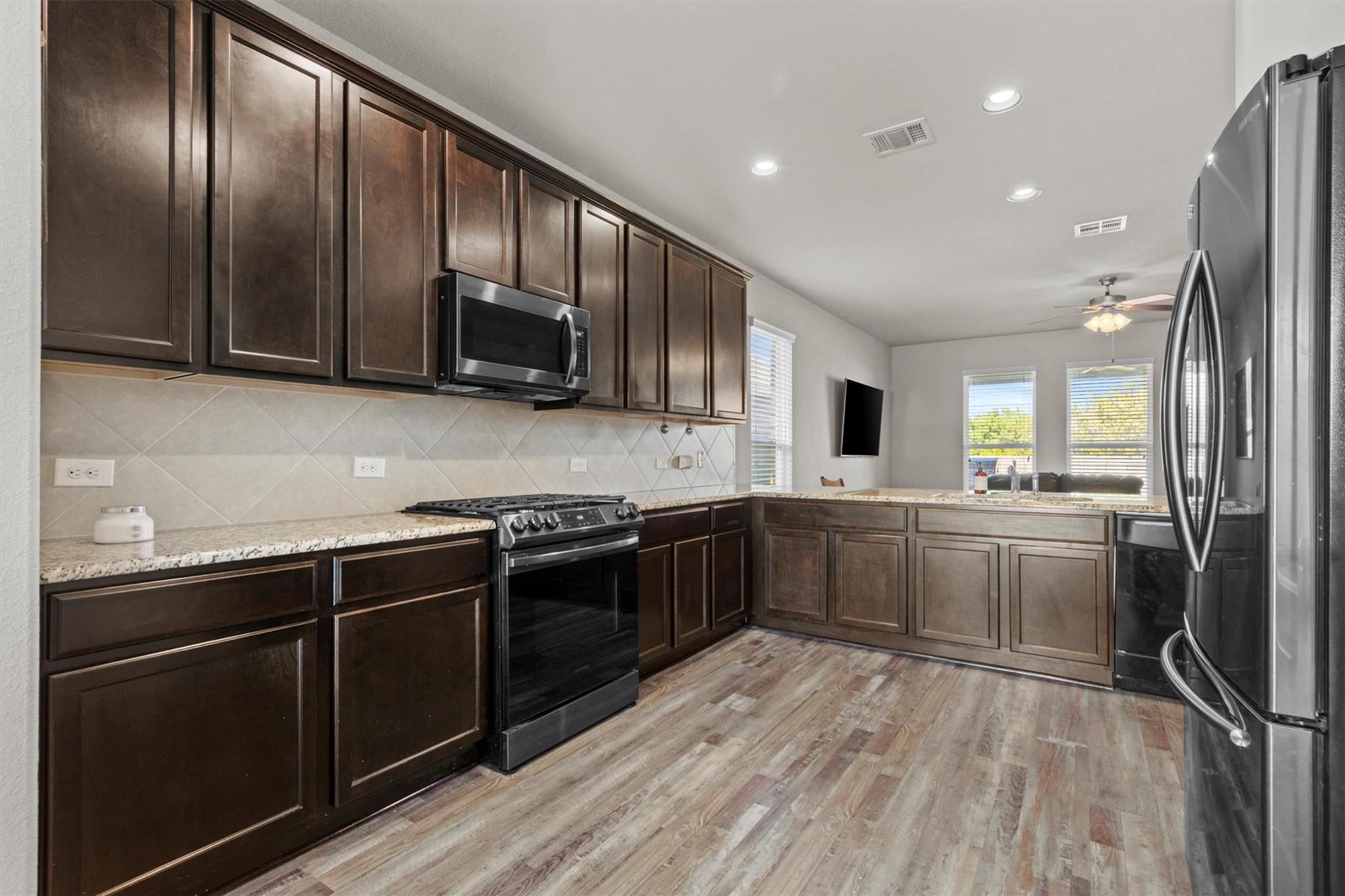 8069 Arezzo DR