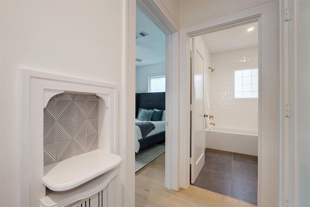 4612 Duval ST # 1