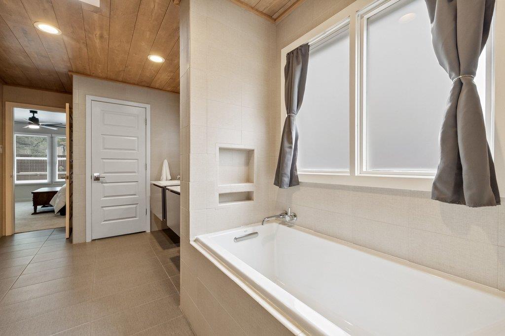6101 Gun Bow CT
