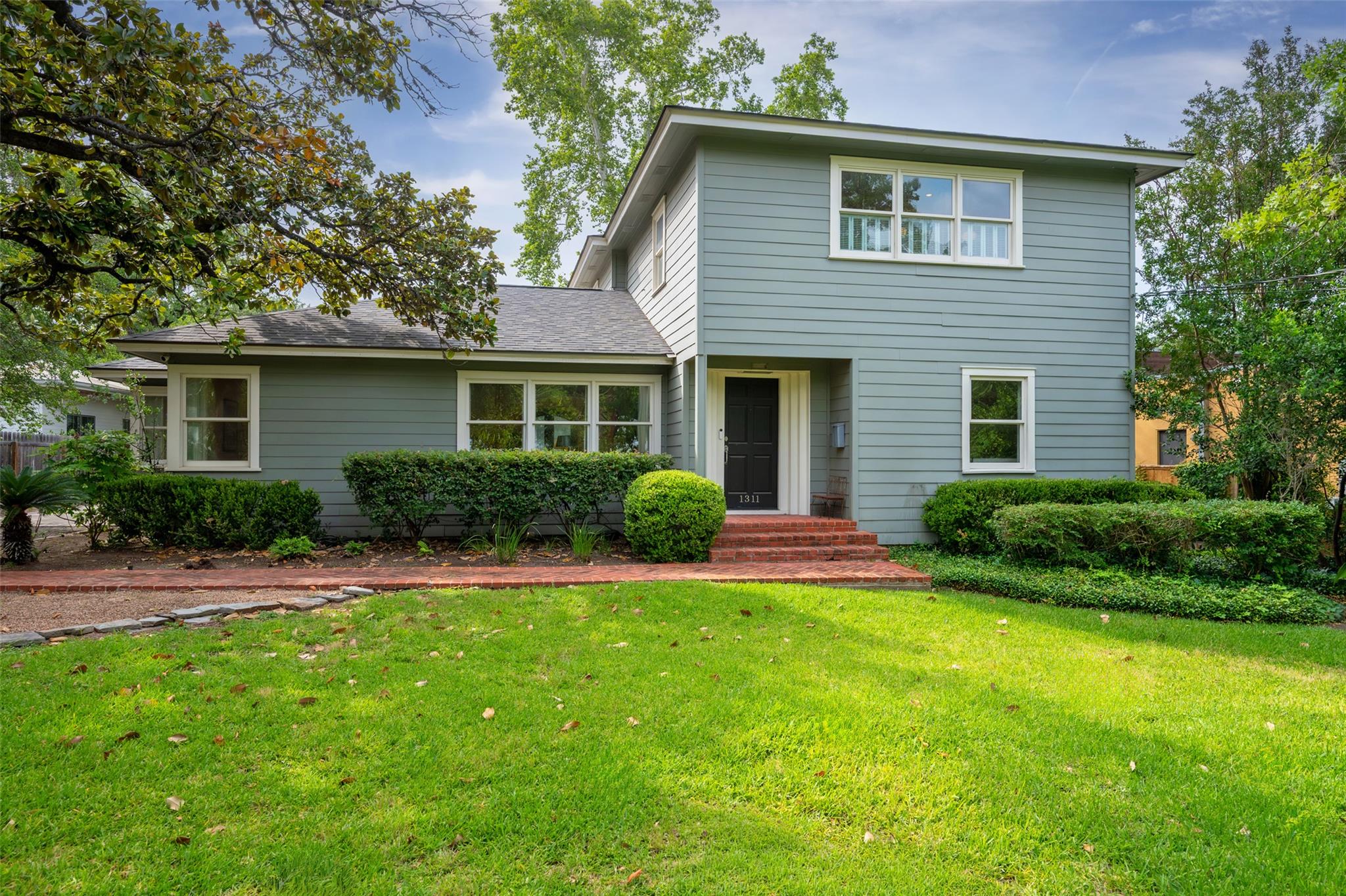 1311 Kent LN