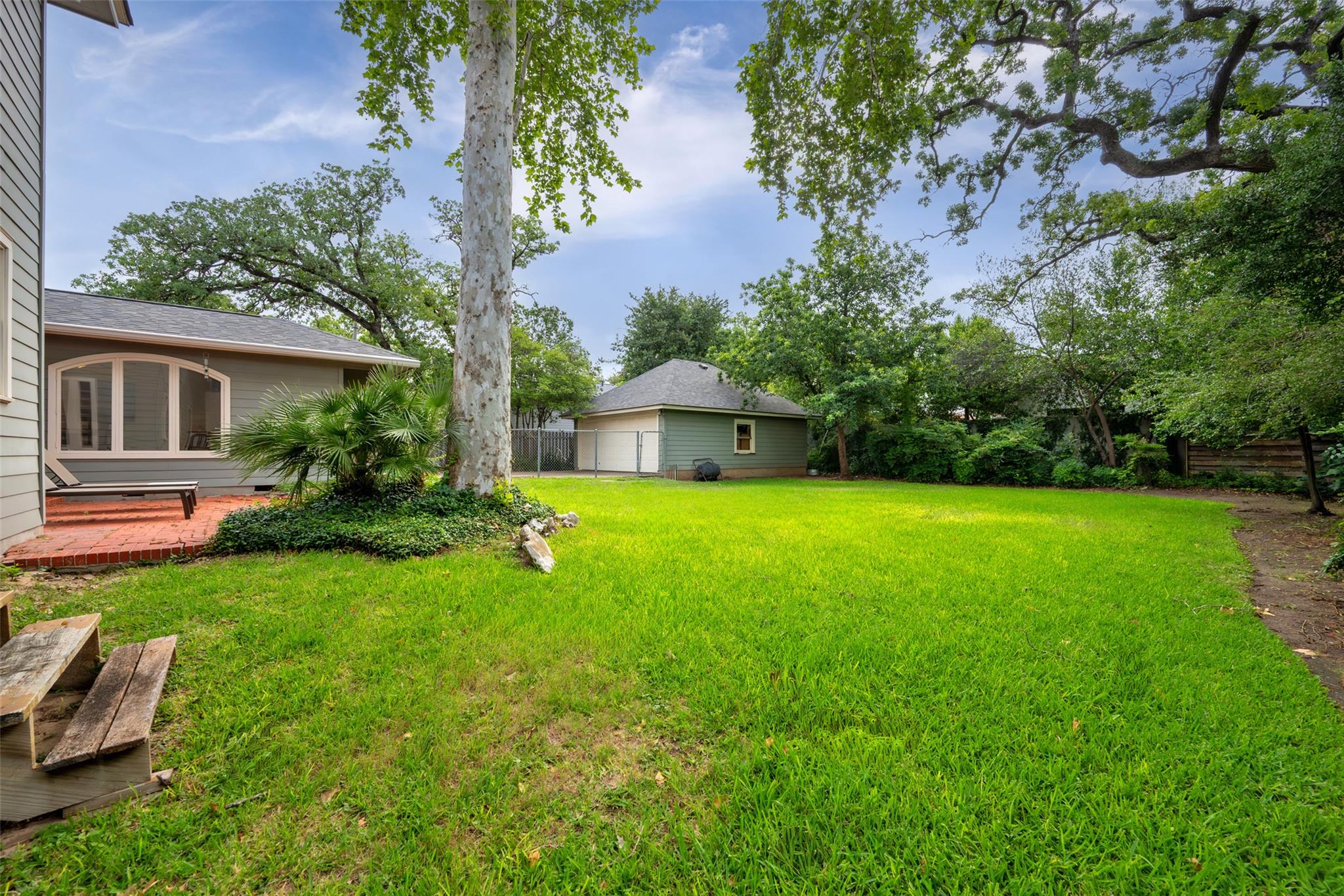 1311 Kent LN