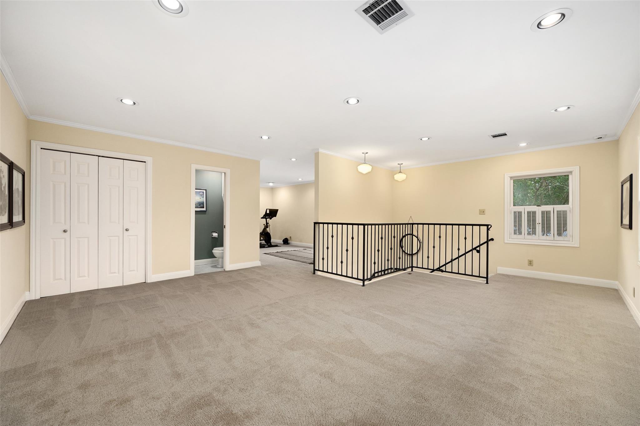 1311 Kent LN