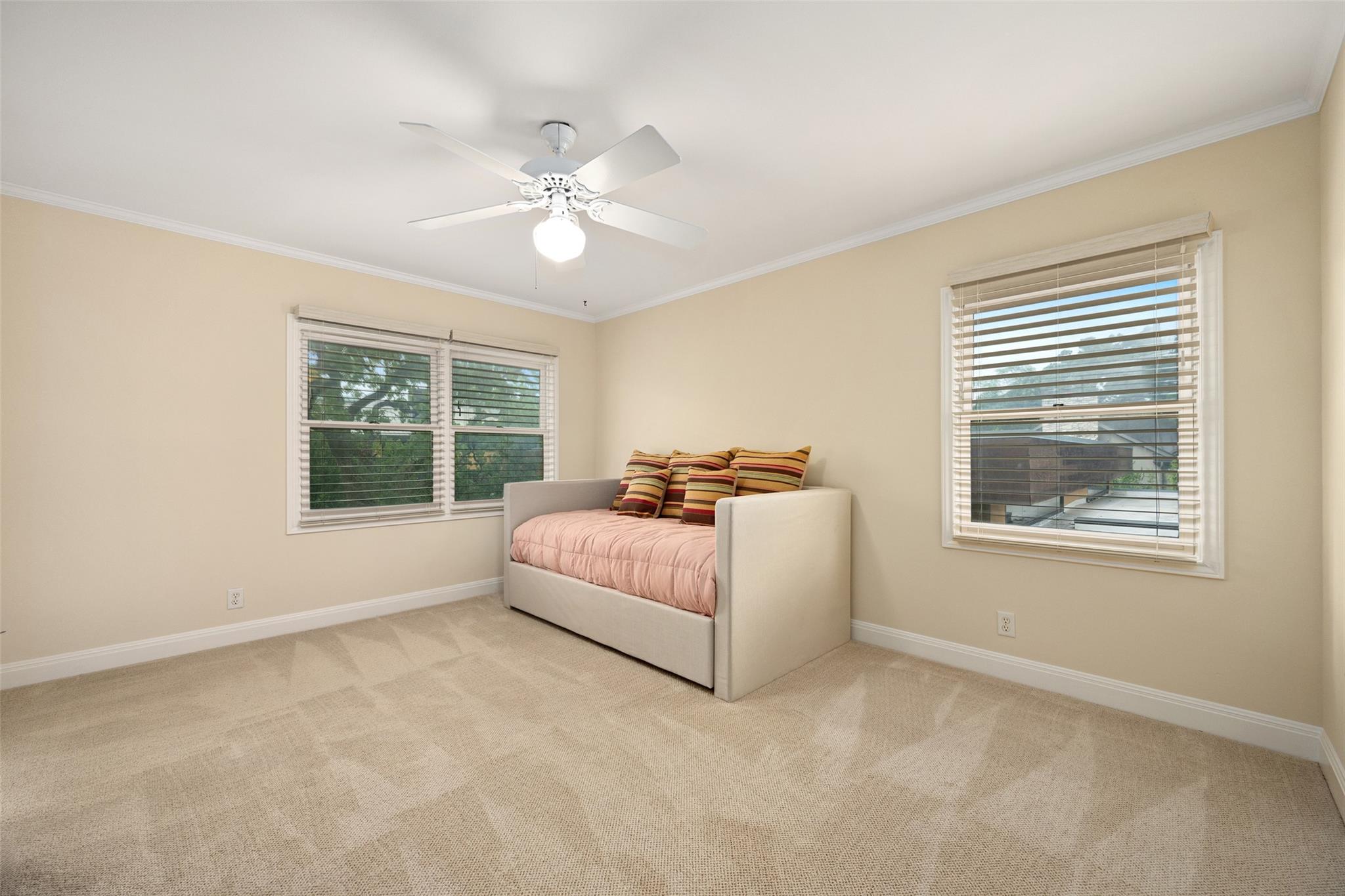 1311 Kent LN