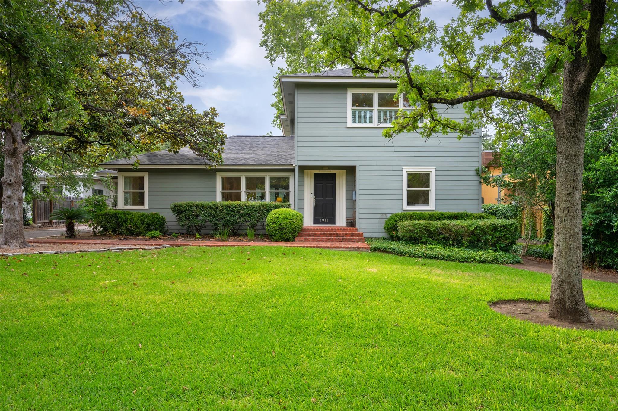 1311 Kent LN