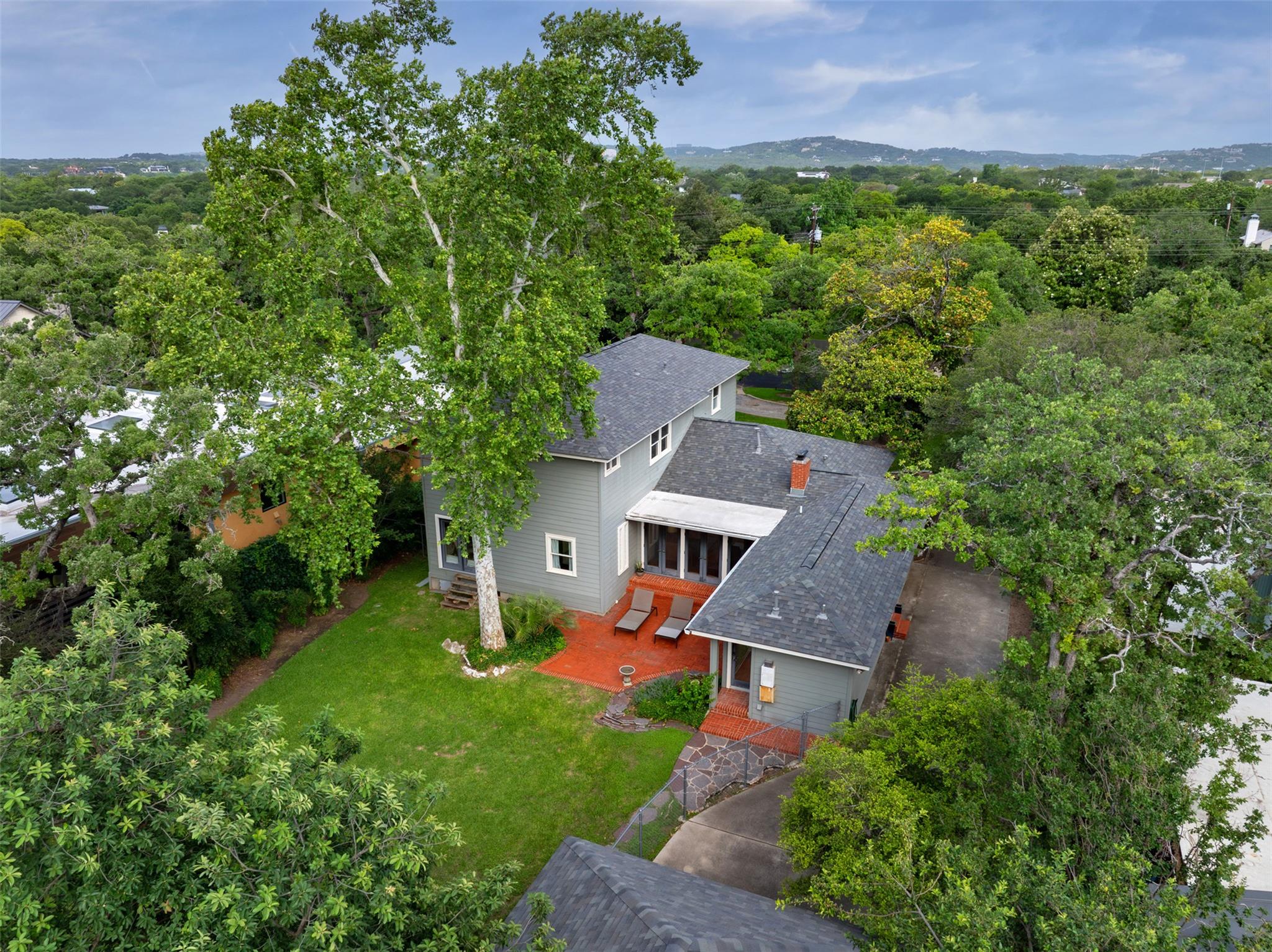 1311 Kent LN