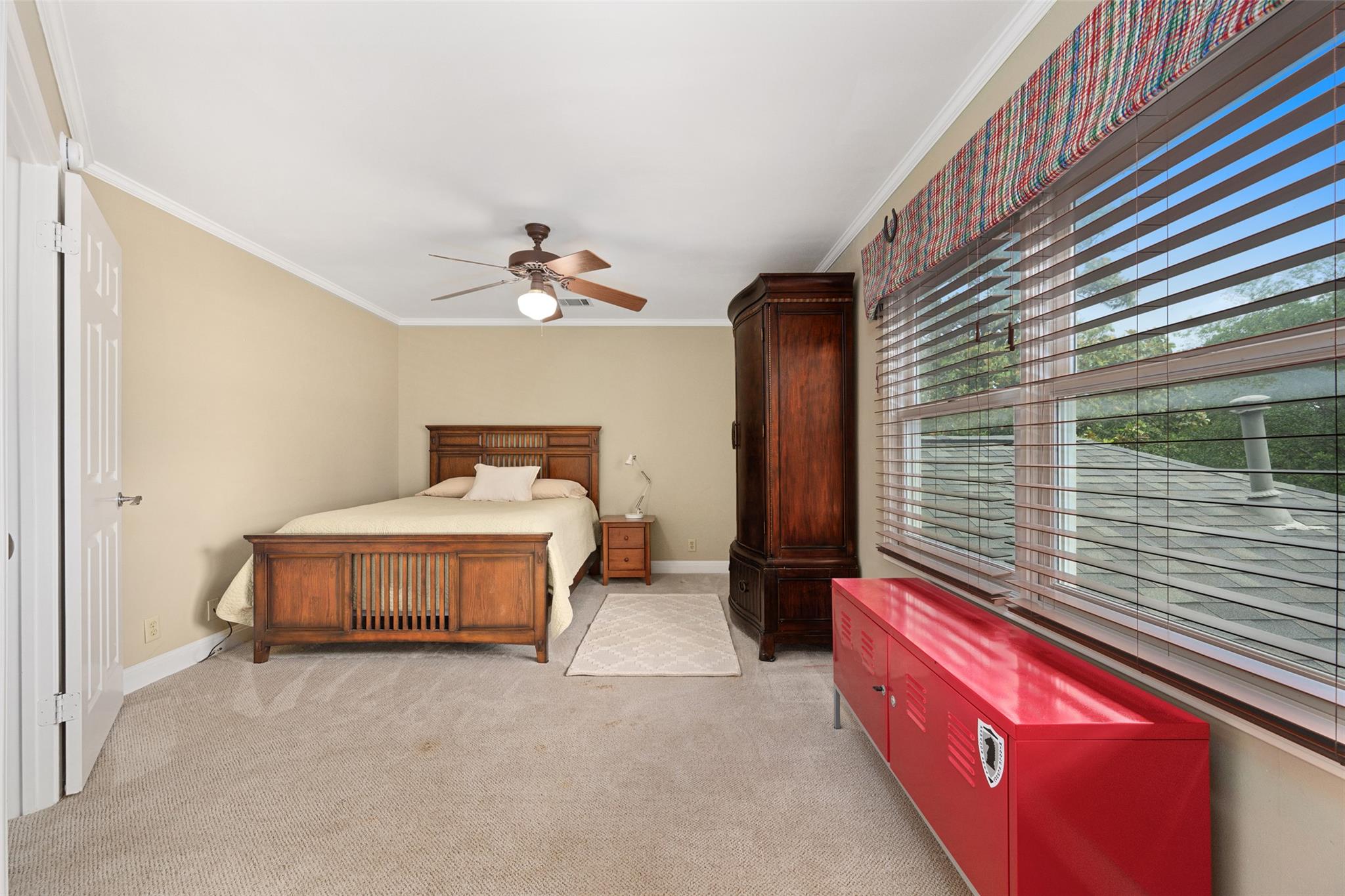 1311 Kent LN