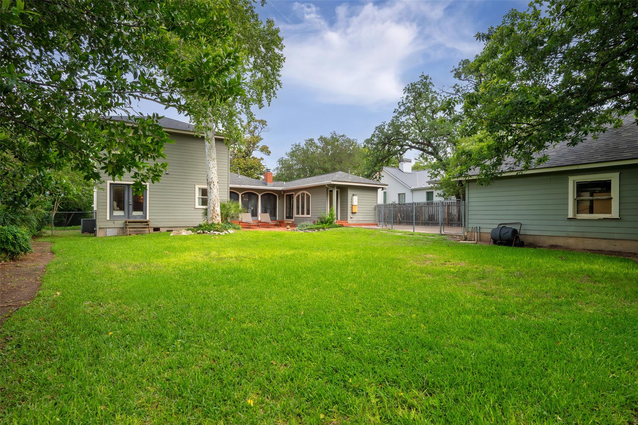 1311 Kent LN