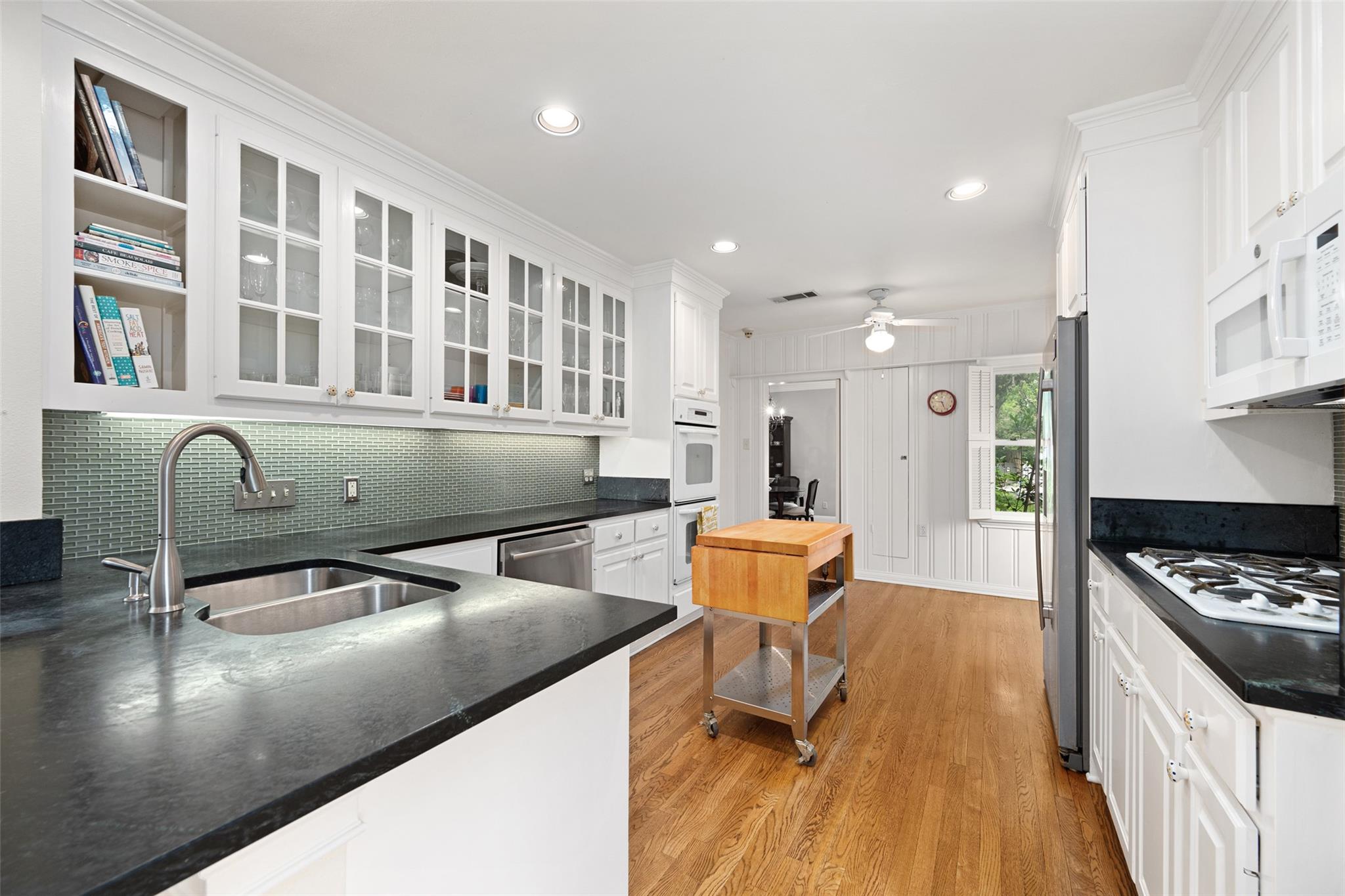 1311 Kent LN