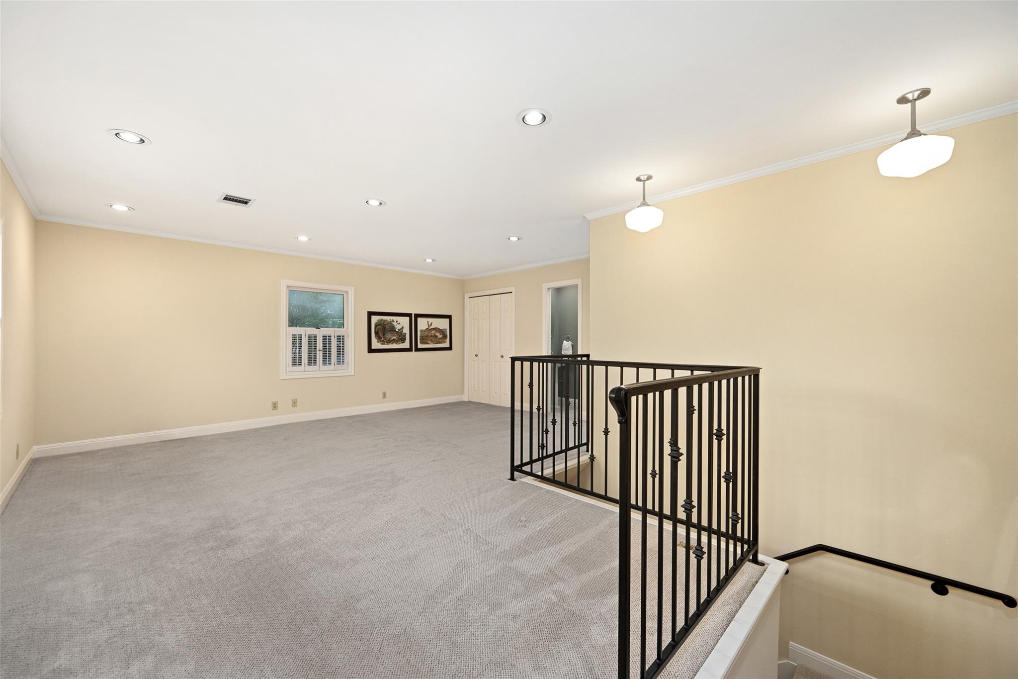 1311 Kent LN