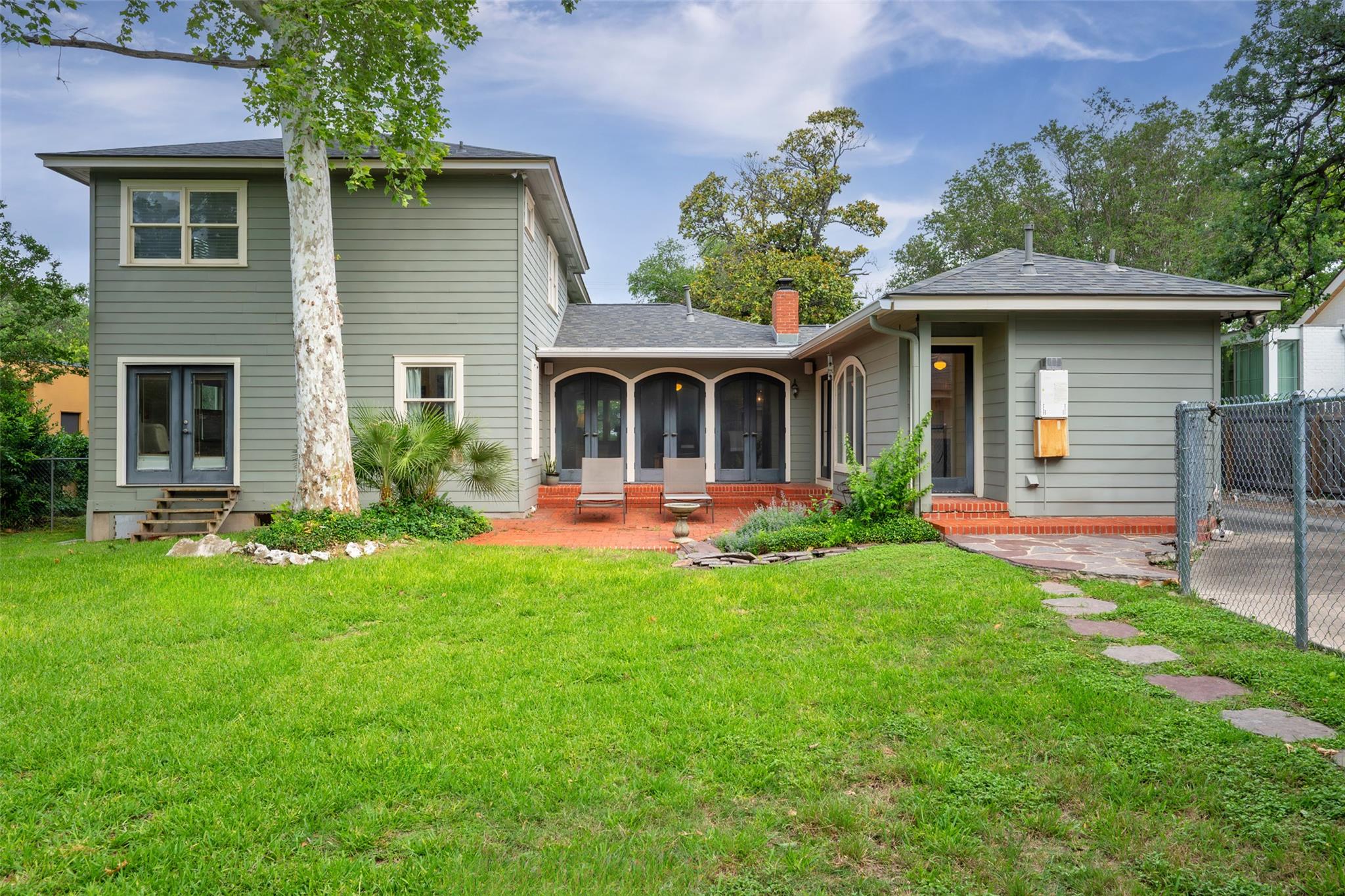 1311 Kent LN