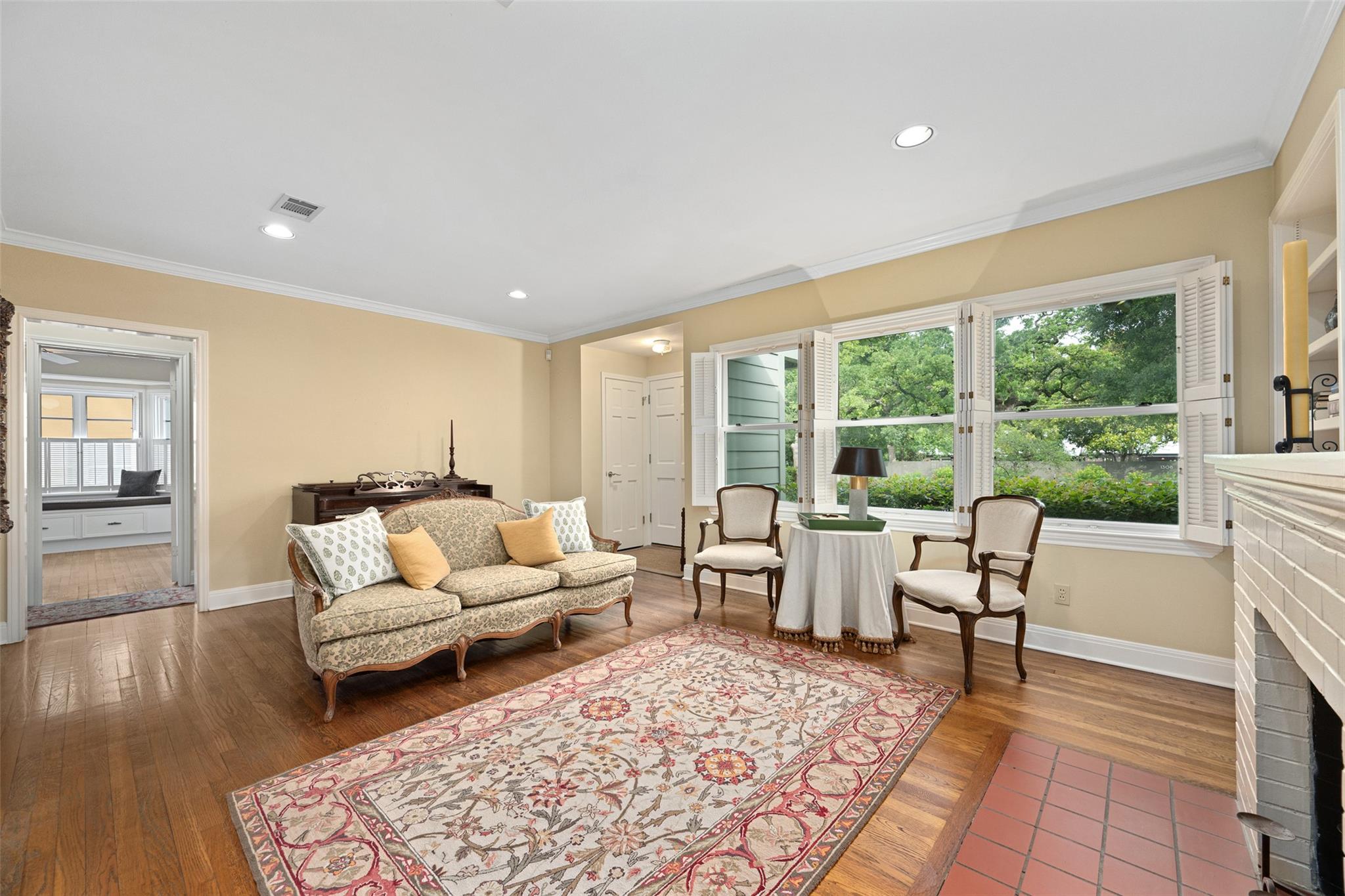 1311 Kent LN