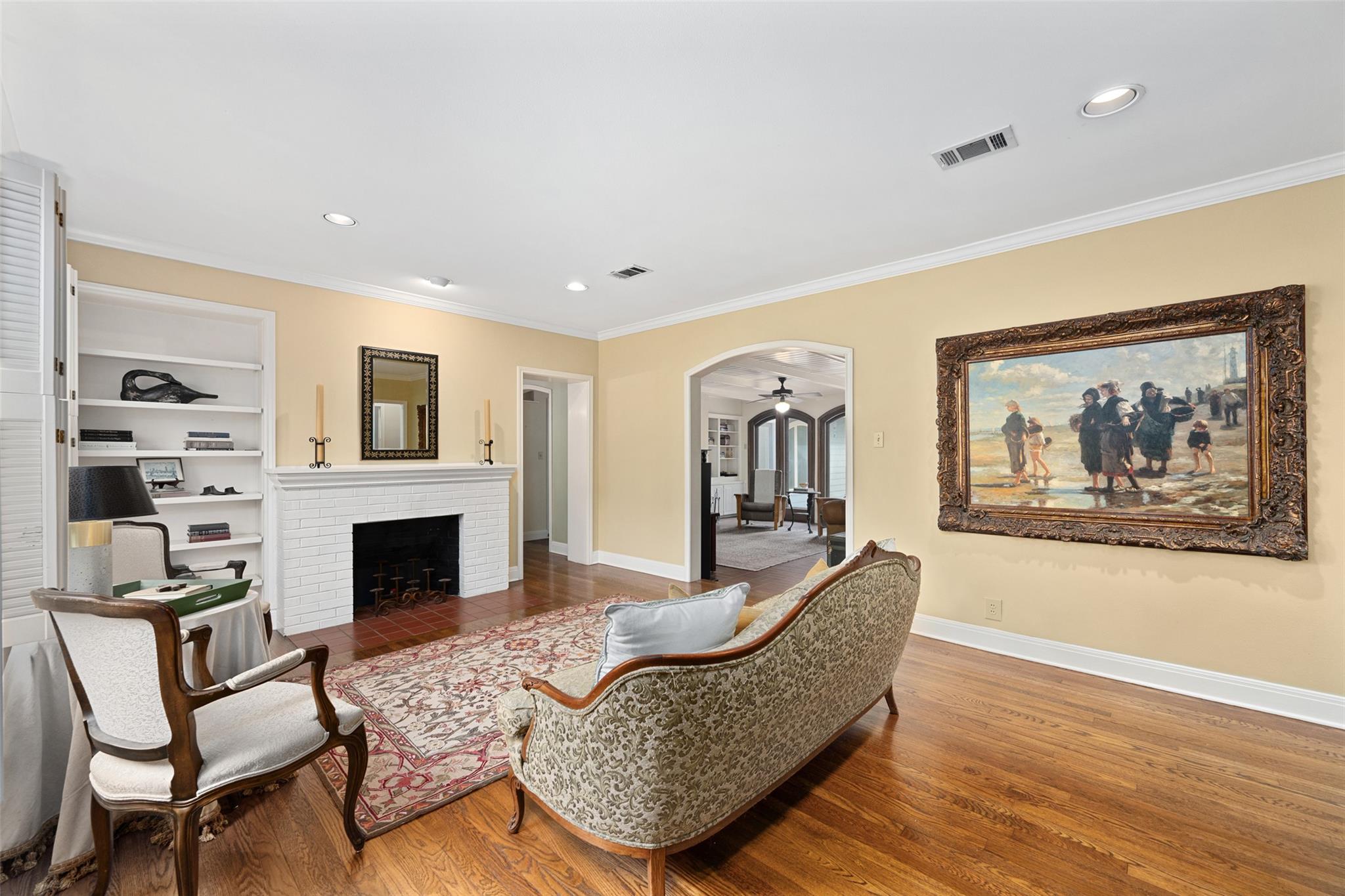 1311 Kent LN