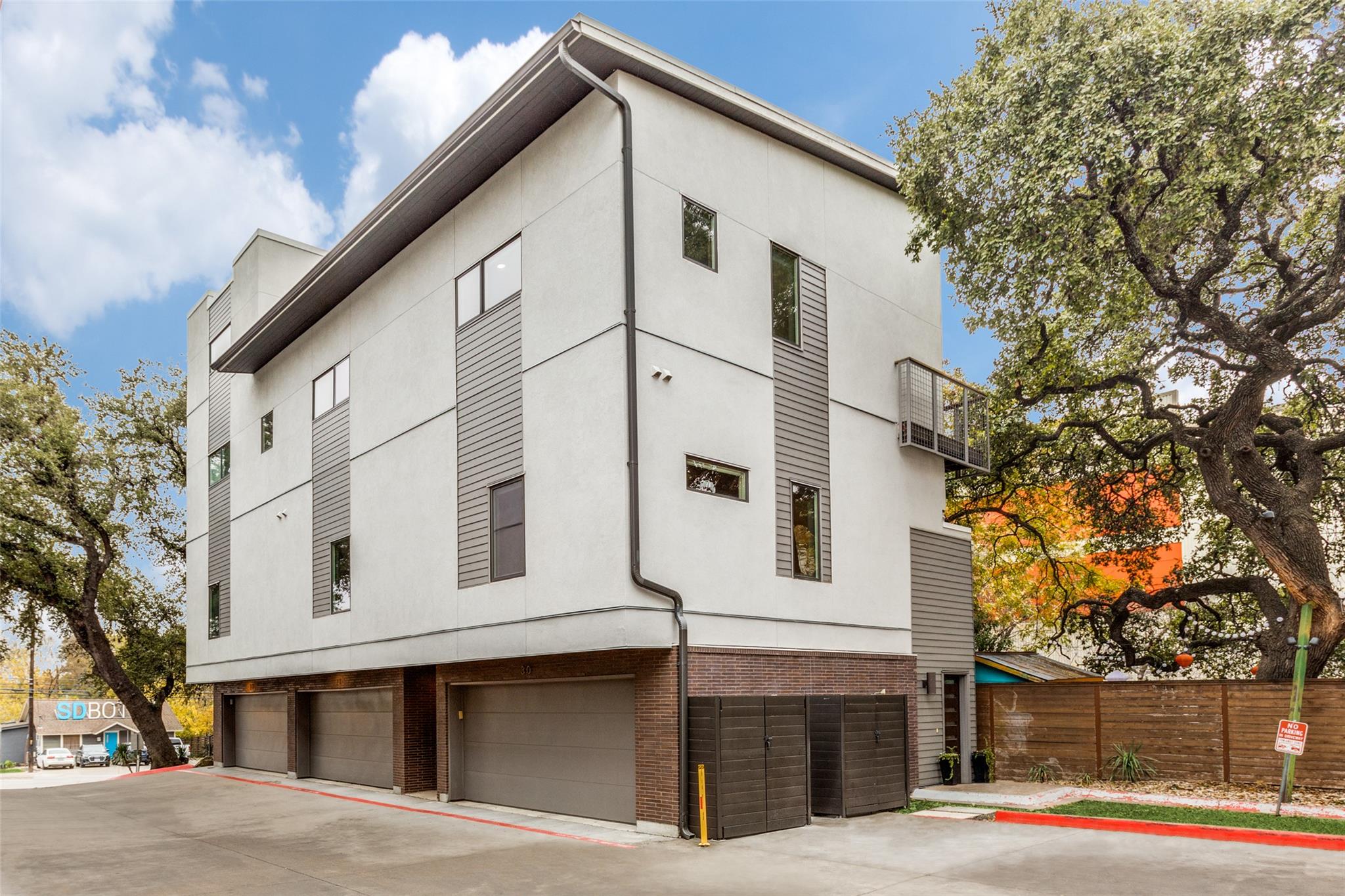 1702 S Lamar BLVD # 30