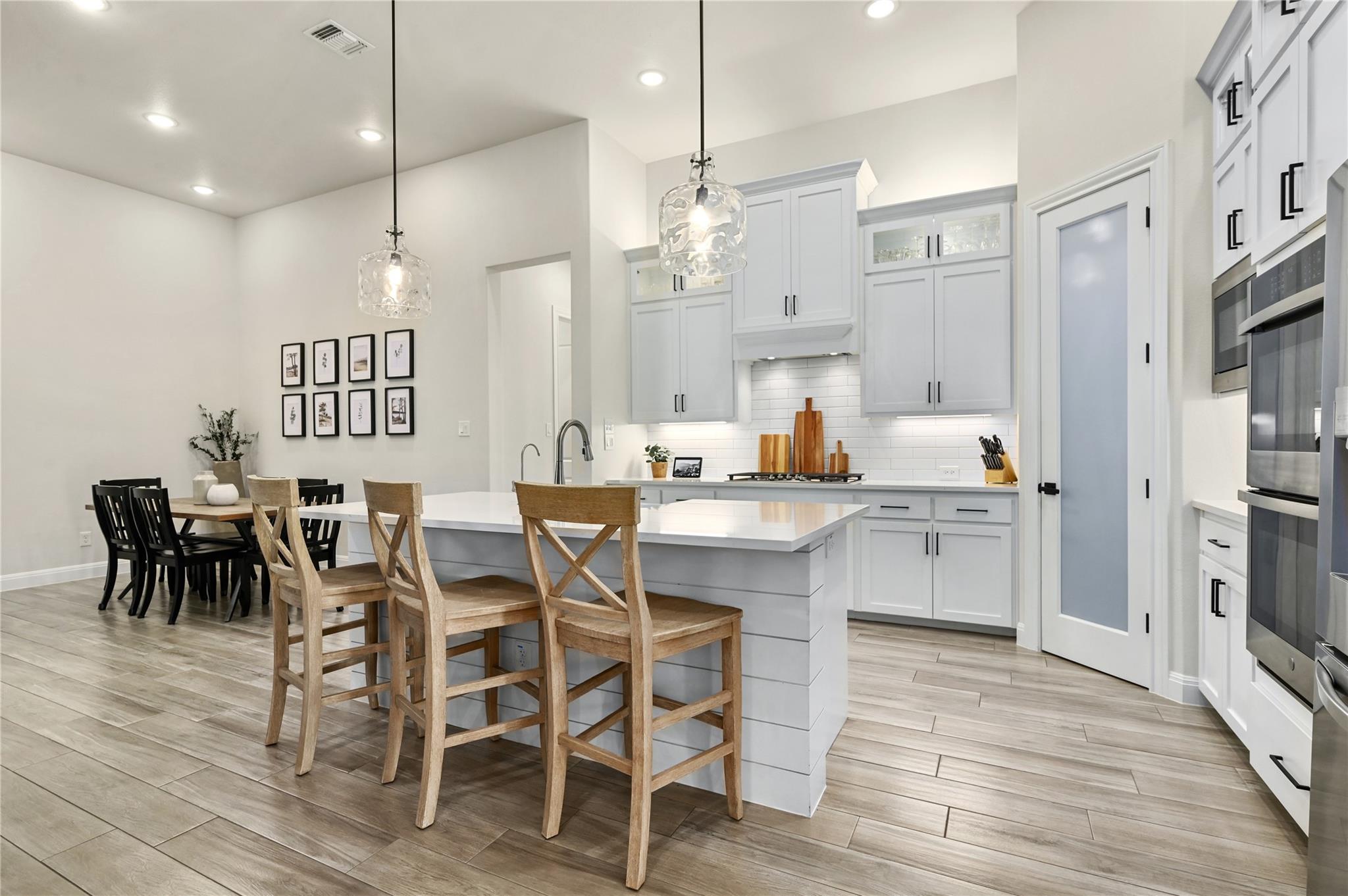 513 Somerset Woods CT