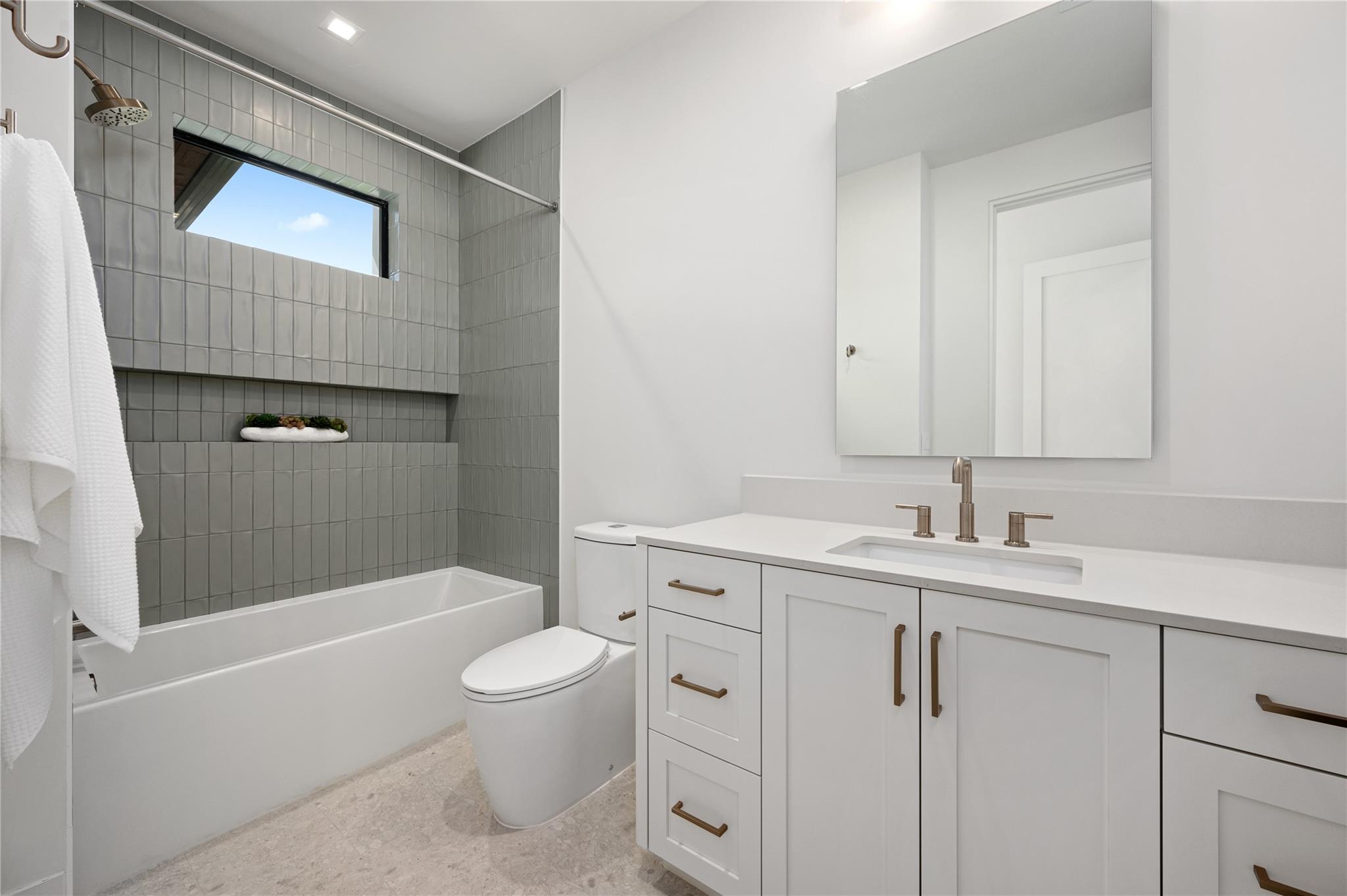 3629 Peregrine Falcon DR