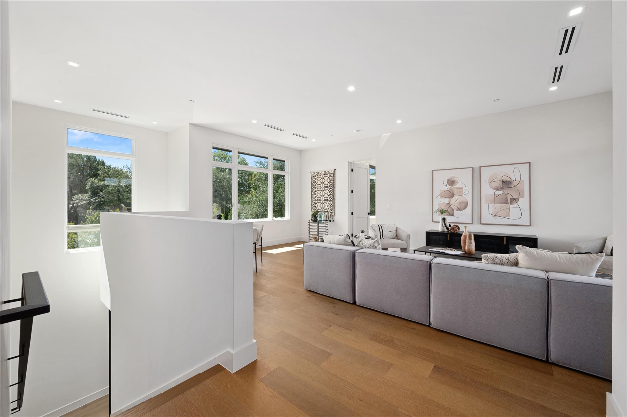 3629 Peregrine Falcon DR