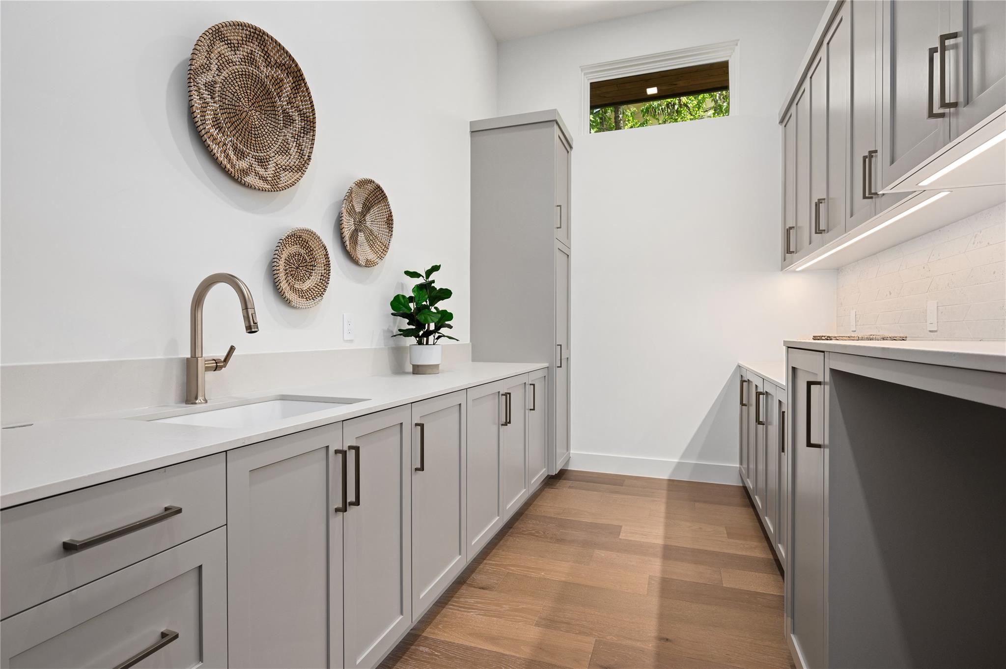 3629 Peregrine Falcon DR