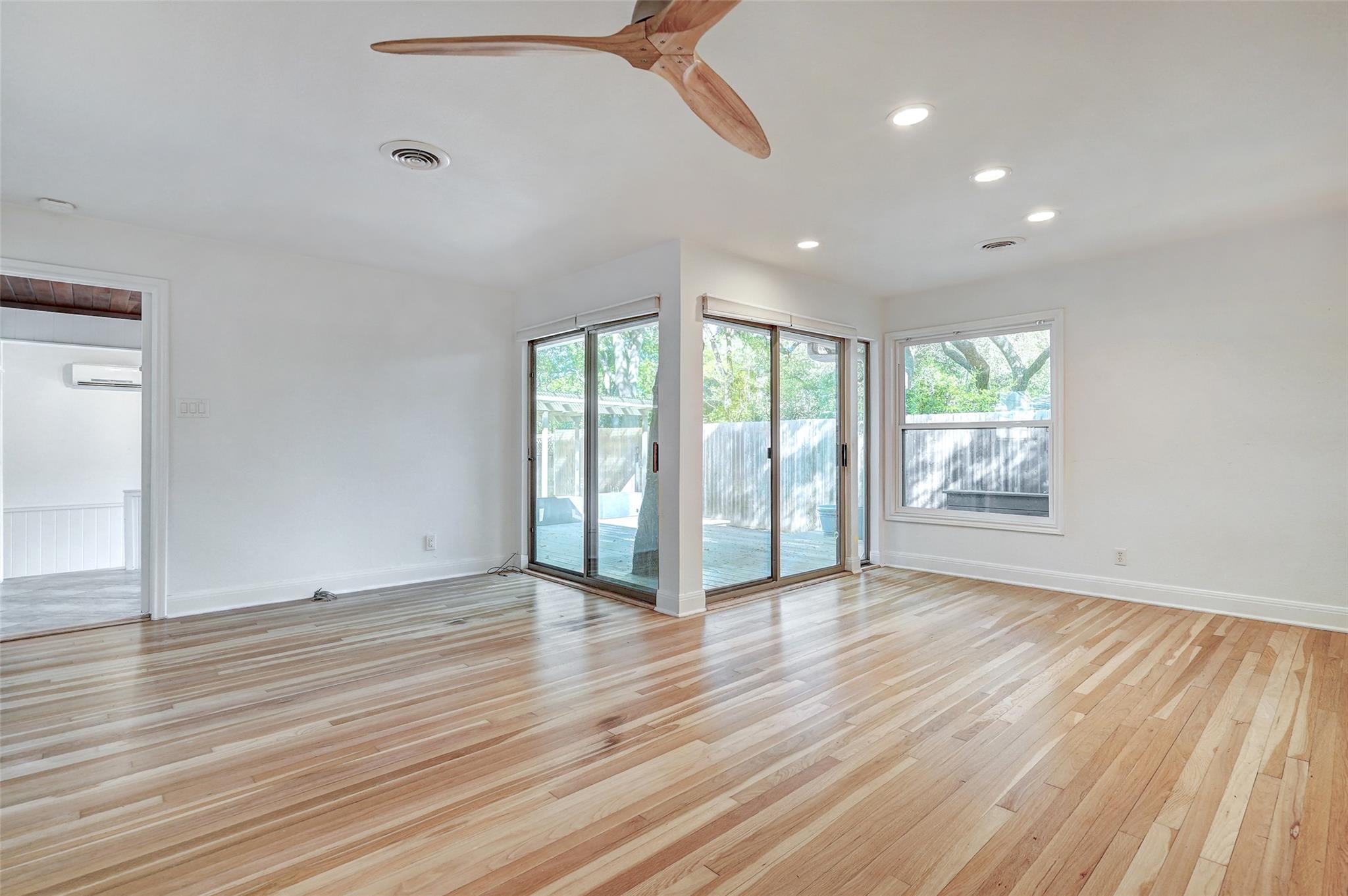 4914 Strass DR