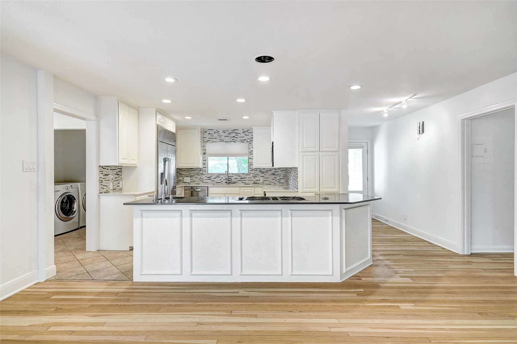 4914 Strass DR