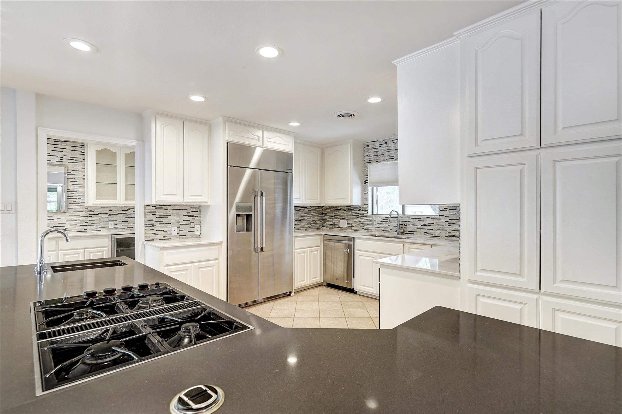 4914 Strass DR