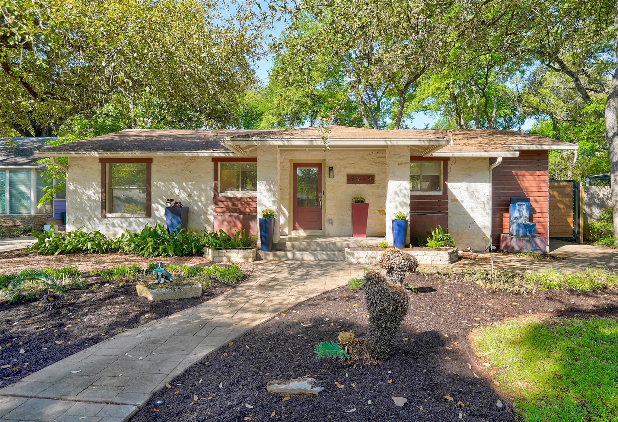 4914 Strass DR