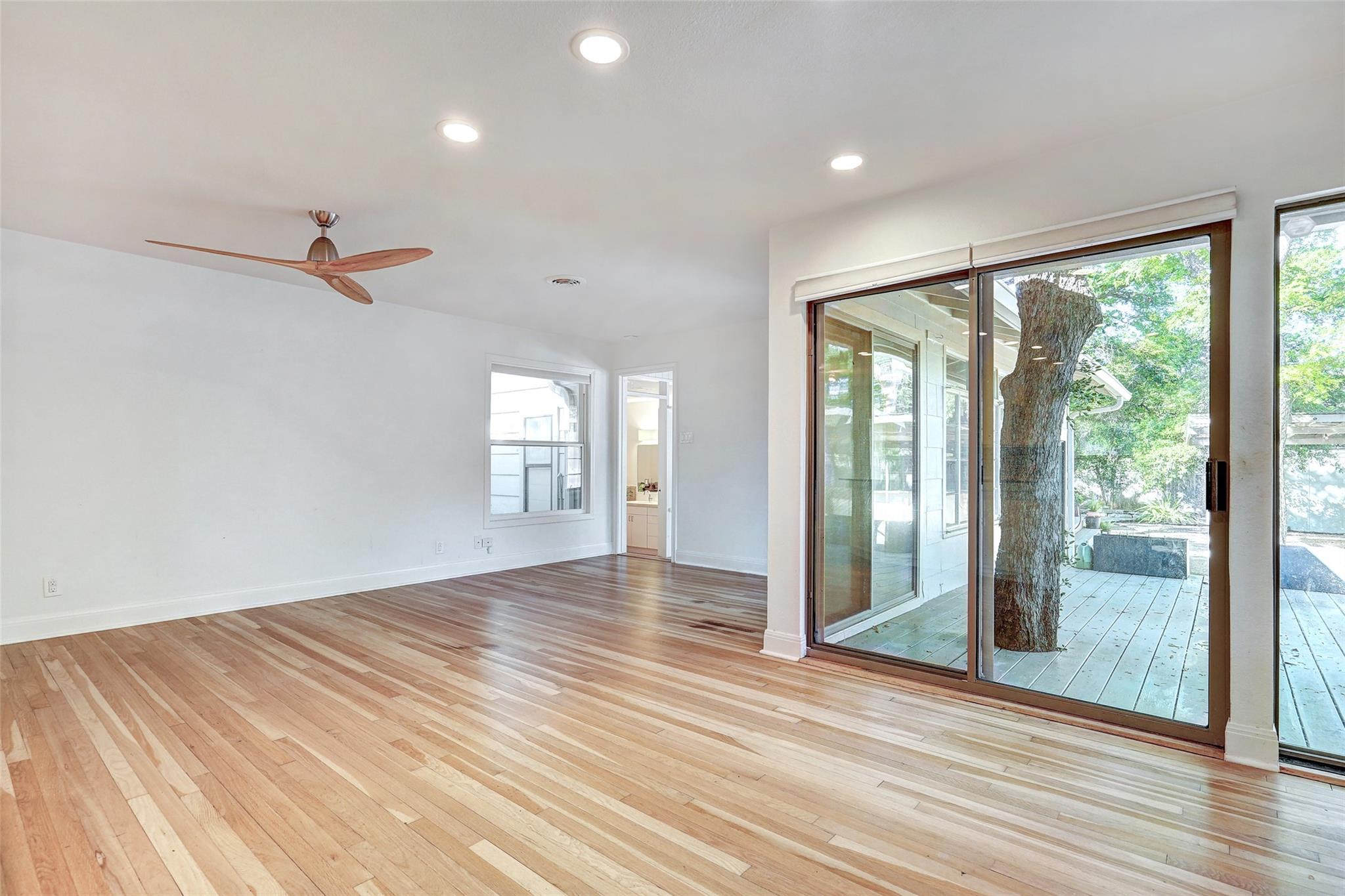 4914 Strass DR