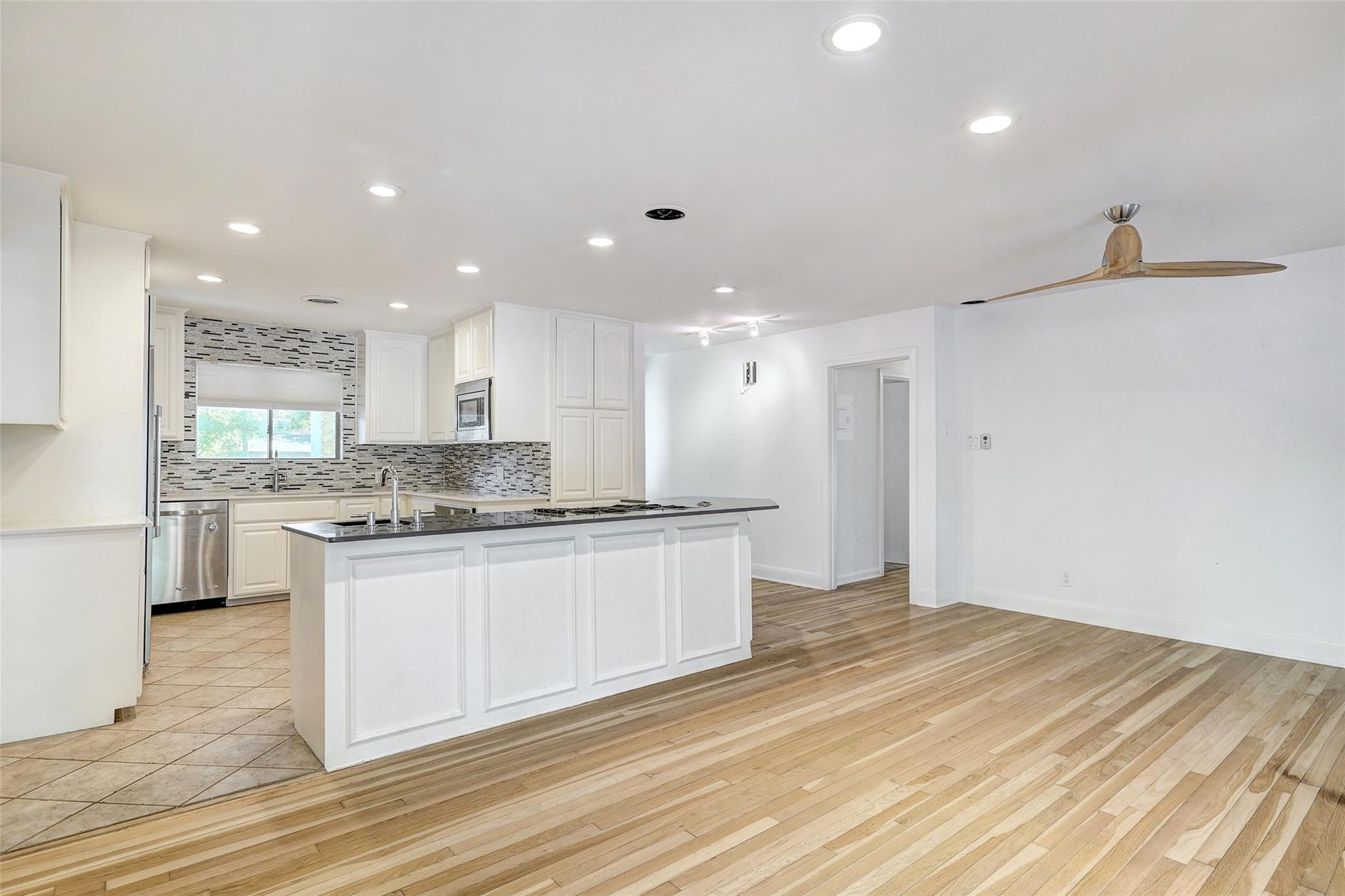 4914 Strass DR