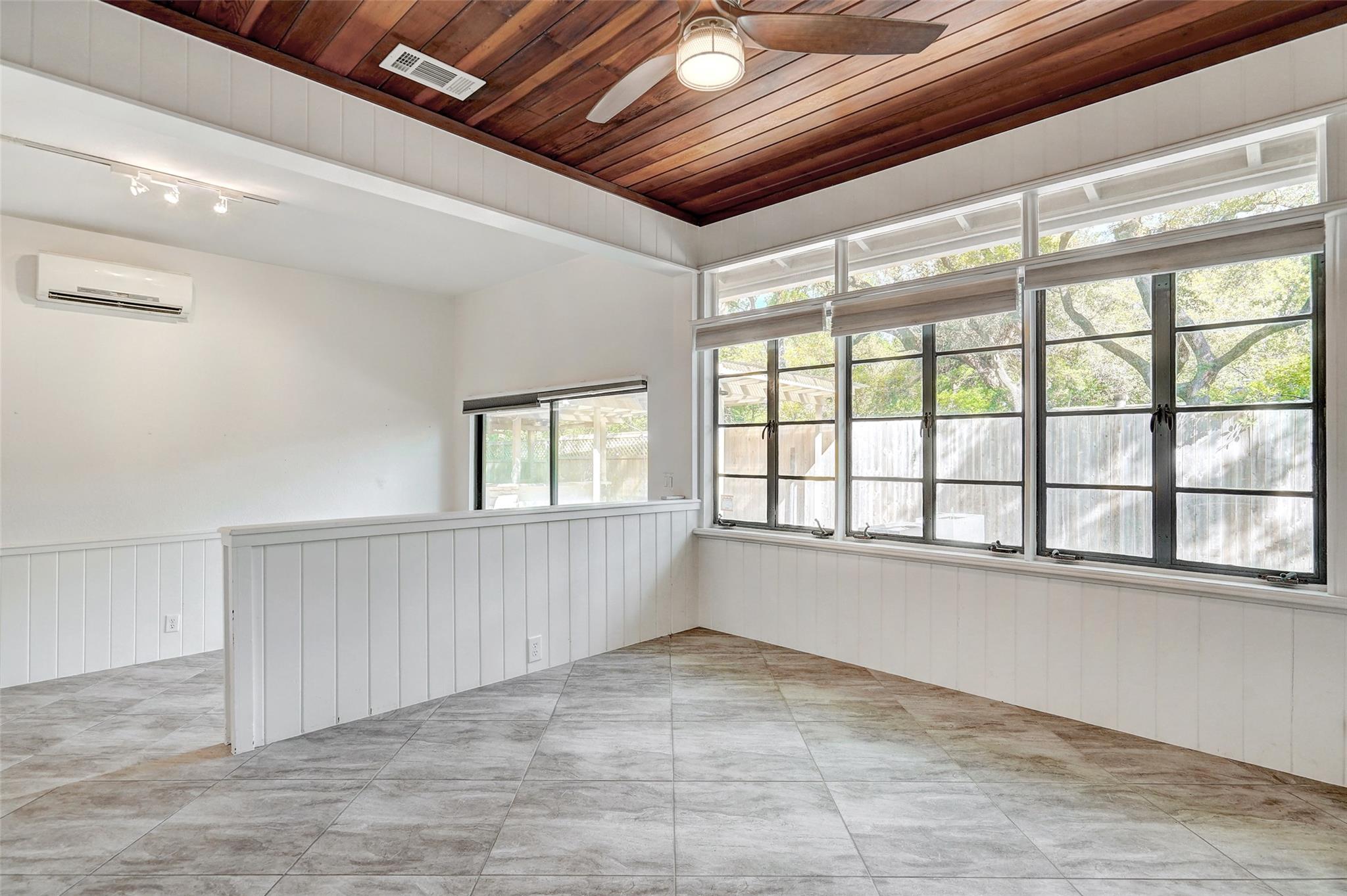 4914 Strass DR
