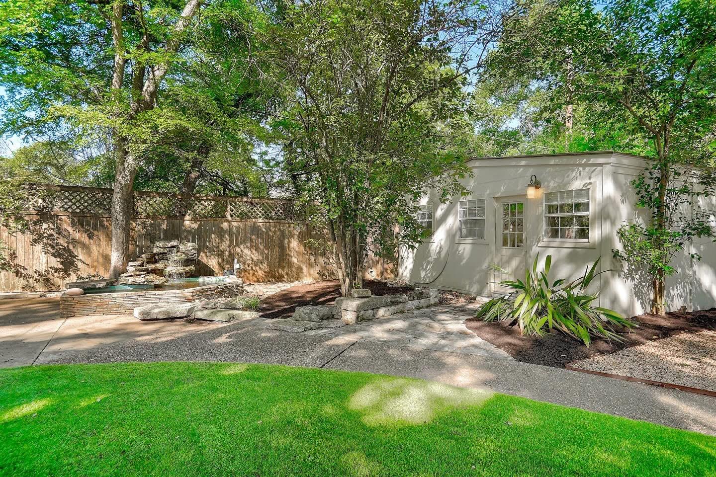 4914 Strass DR