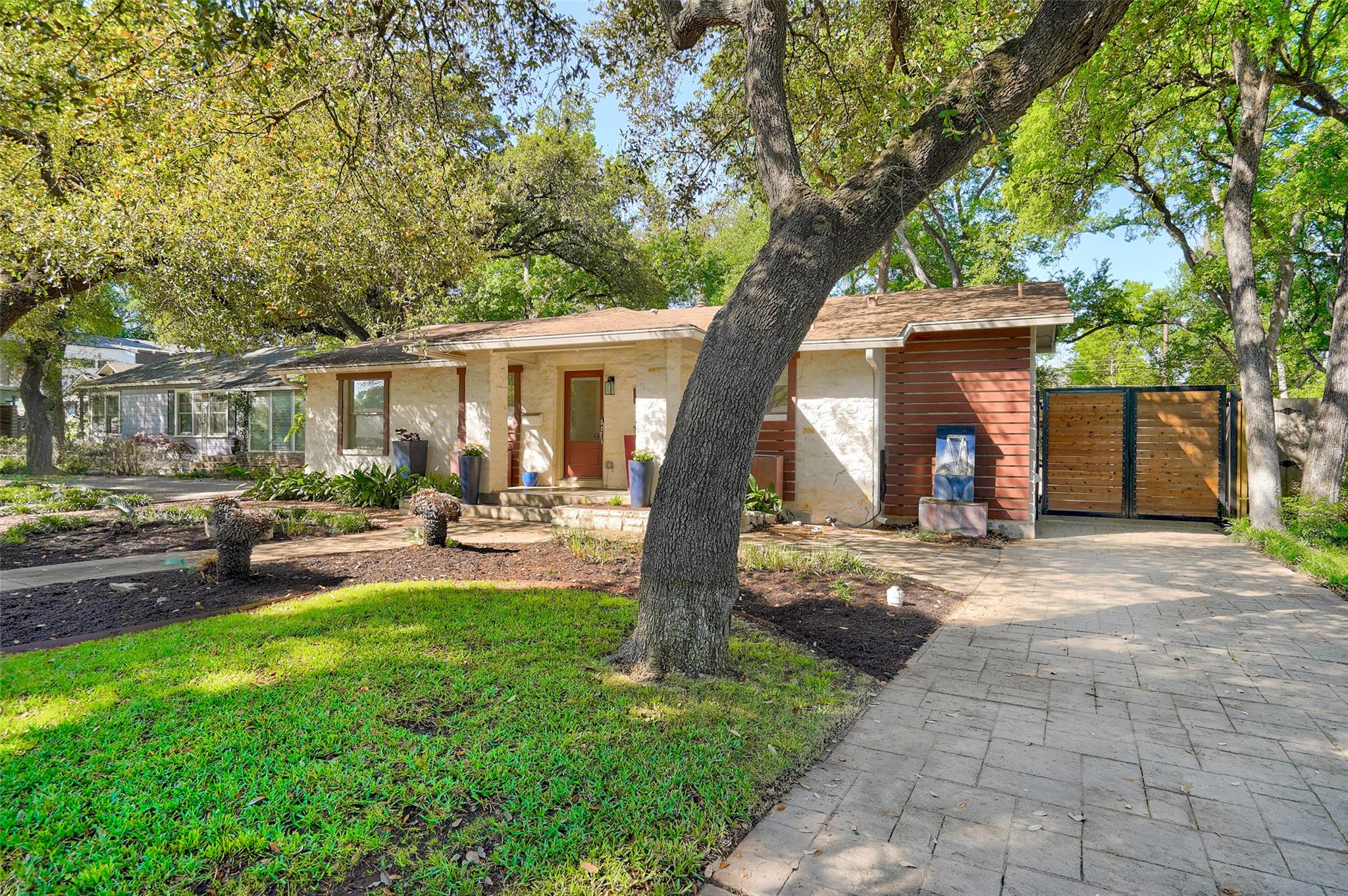 4914 Strass DR