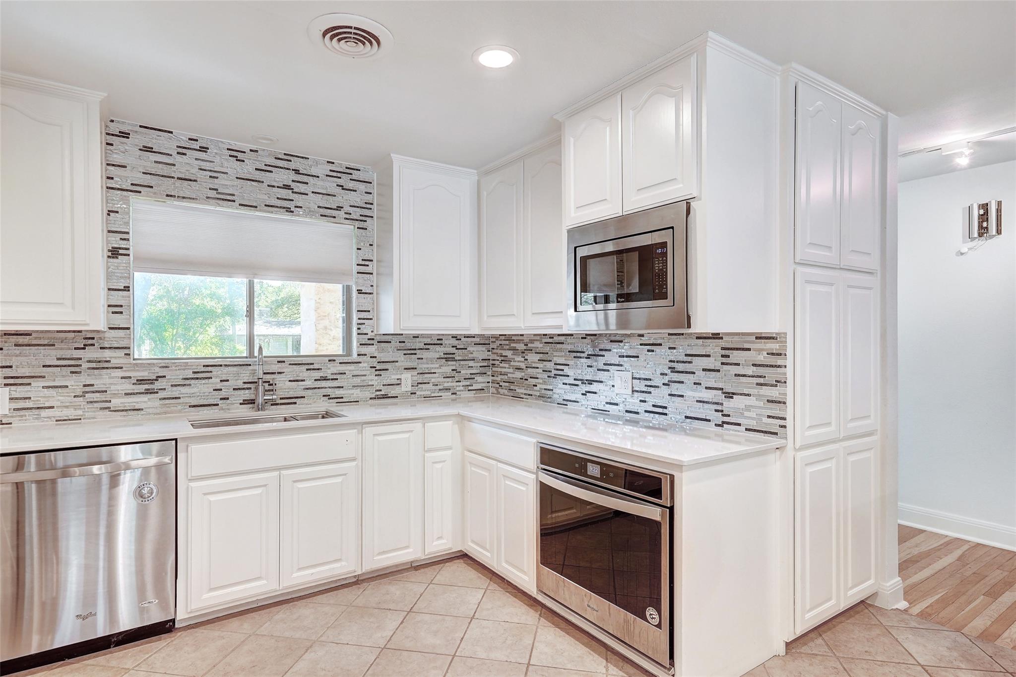 4914 Strass DR