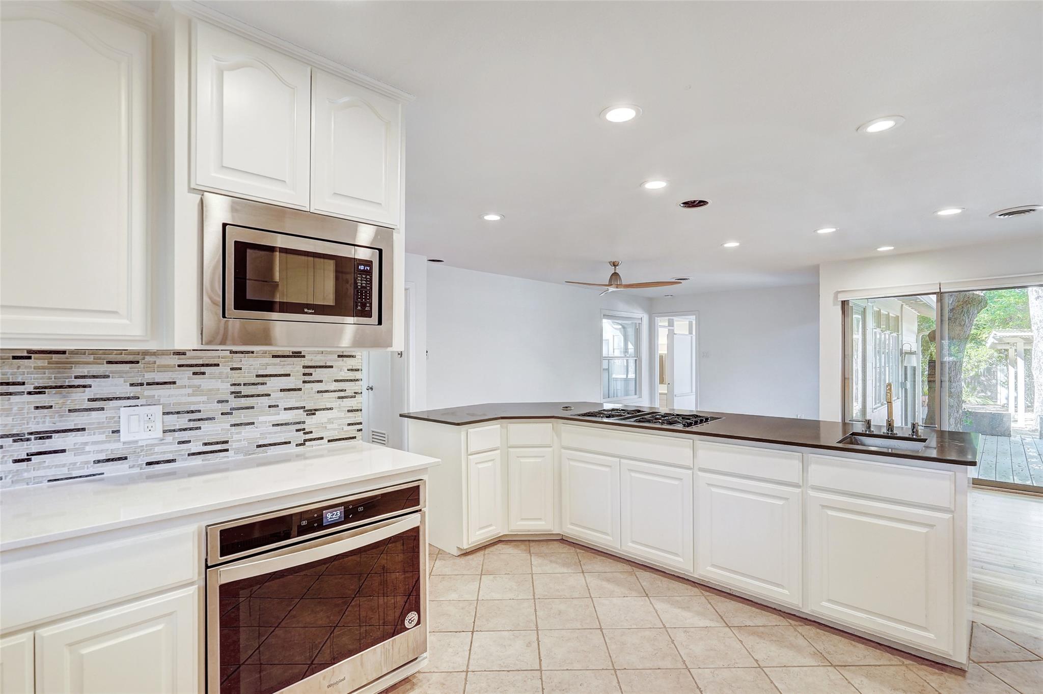 4914 Strass DR