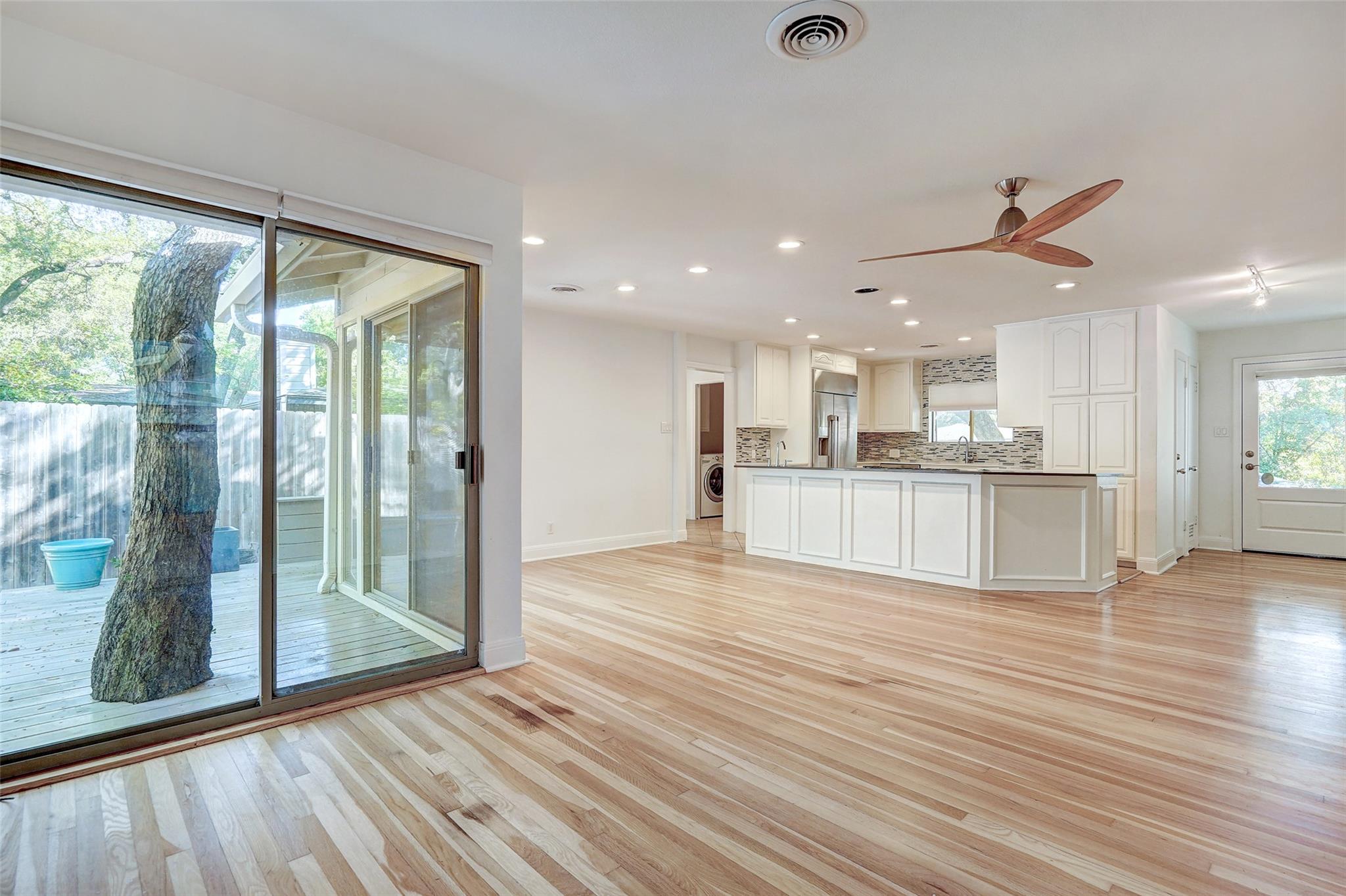 4914 Strass DR