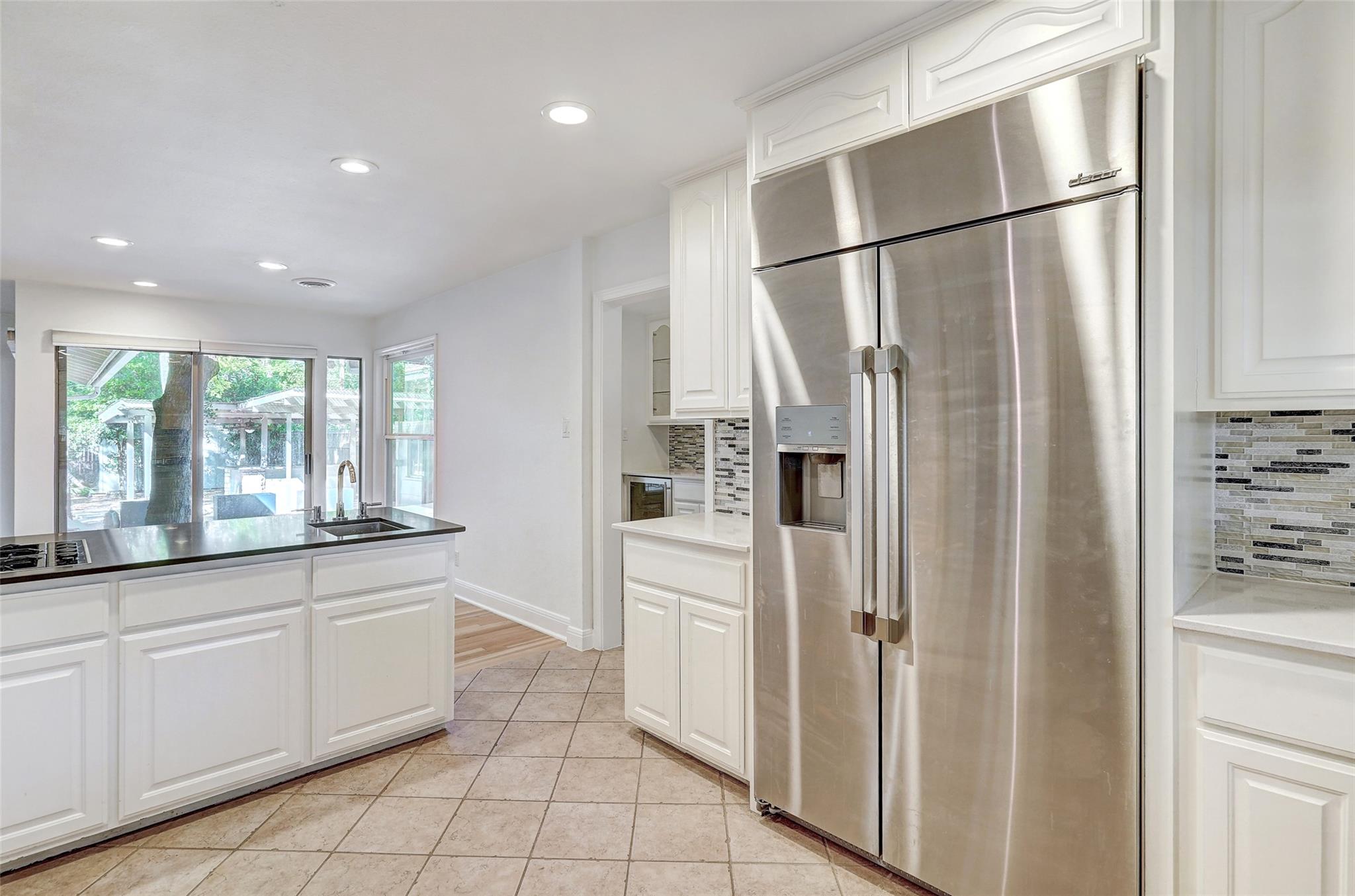4914 Strass DR