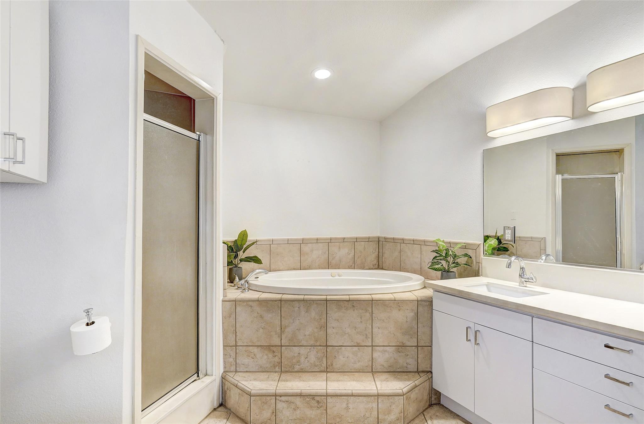 4914 Strass DR