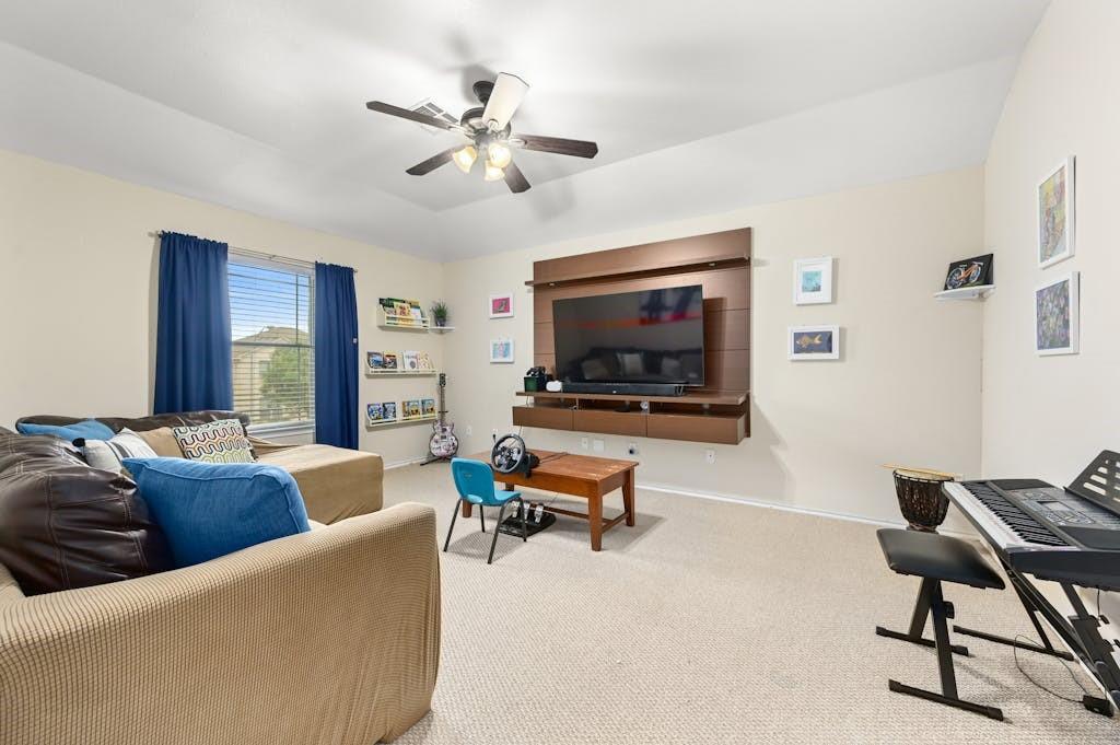 18609 Royal Pointe DR