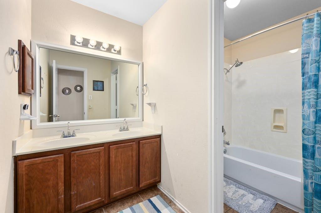 18609 Royal Pointe DR