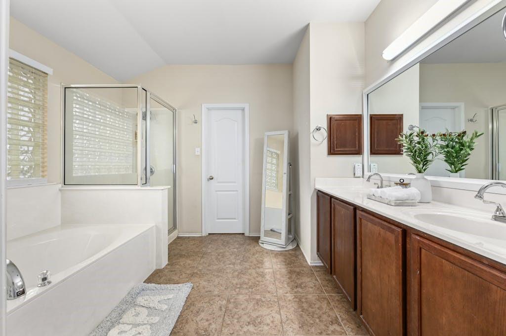 18609 Royal Pointe DR