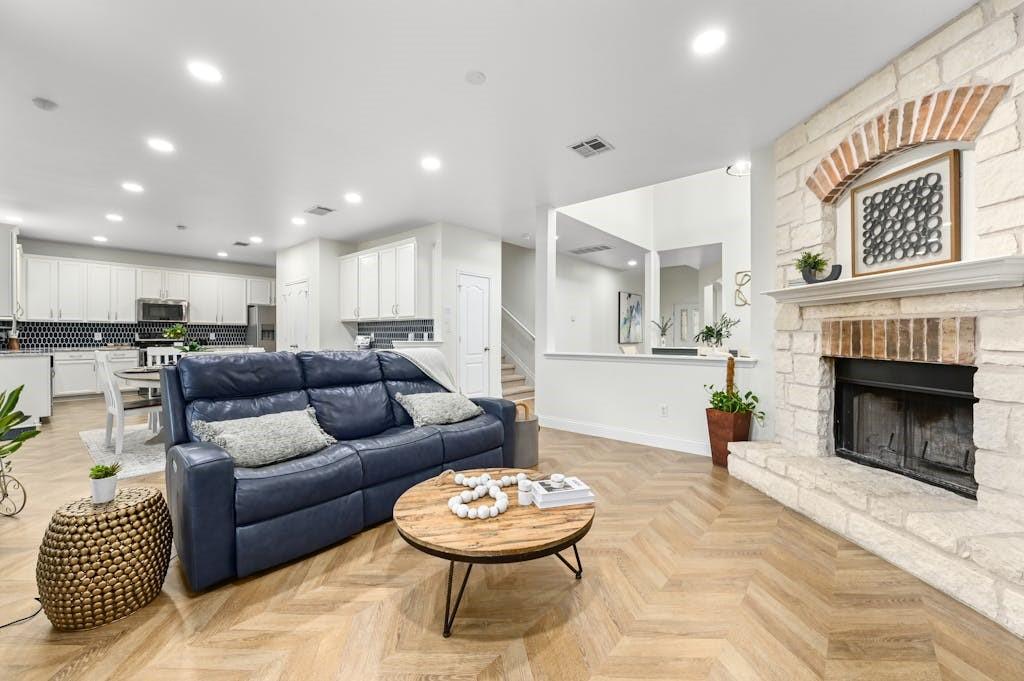 18609 Royal Pointe DR