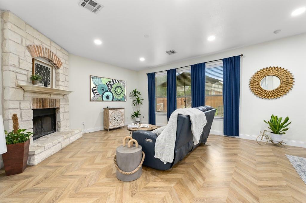 18609 Royal Pointe DR