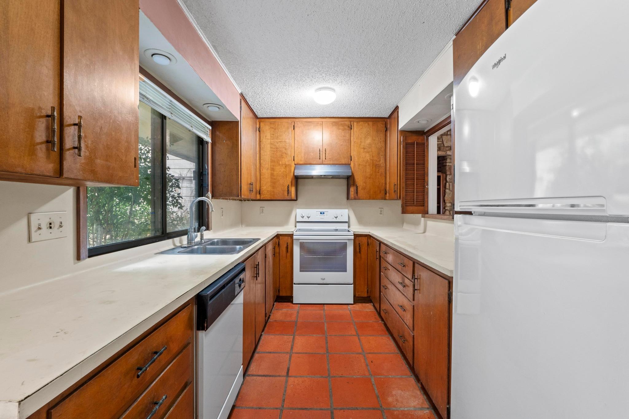 2101 Trail Of Madrones