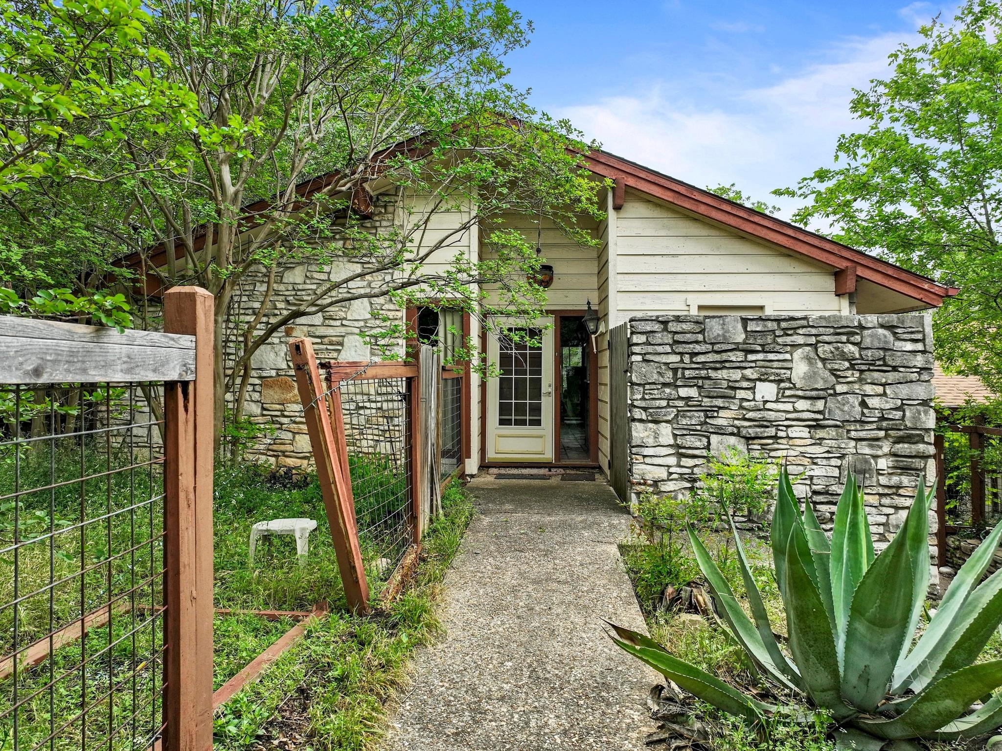 2101 Trail Of Madrones